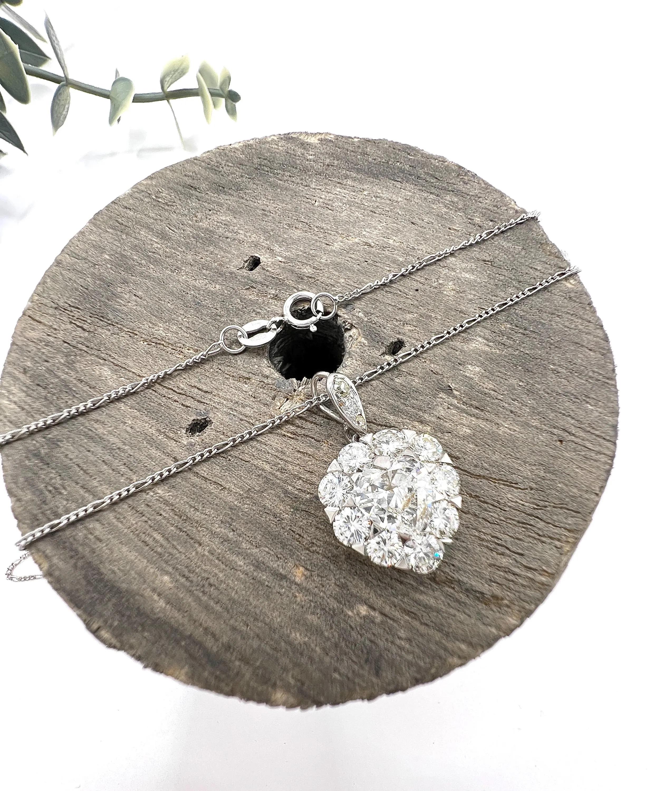 Vintage 18ct Weißgold, 3 Karat Diamant Herz-Anhänger auf Platin Figaro Kette im Angebot 5