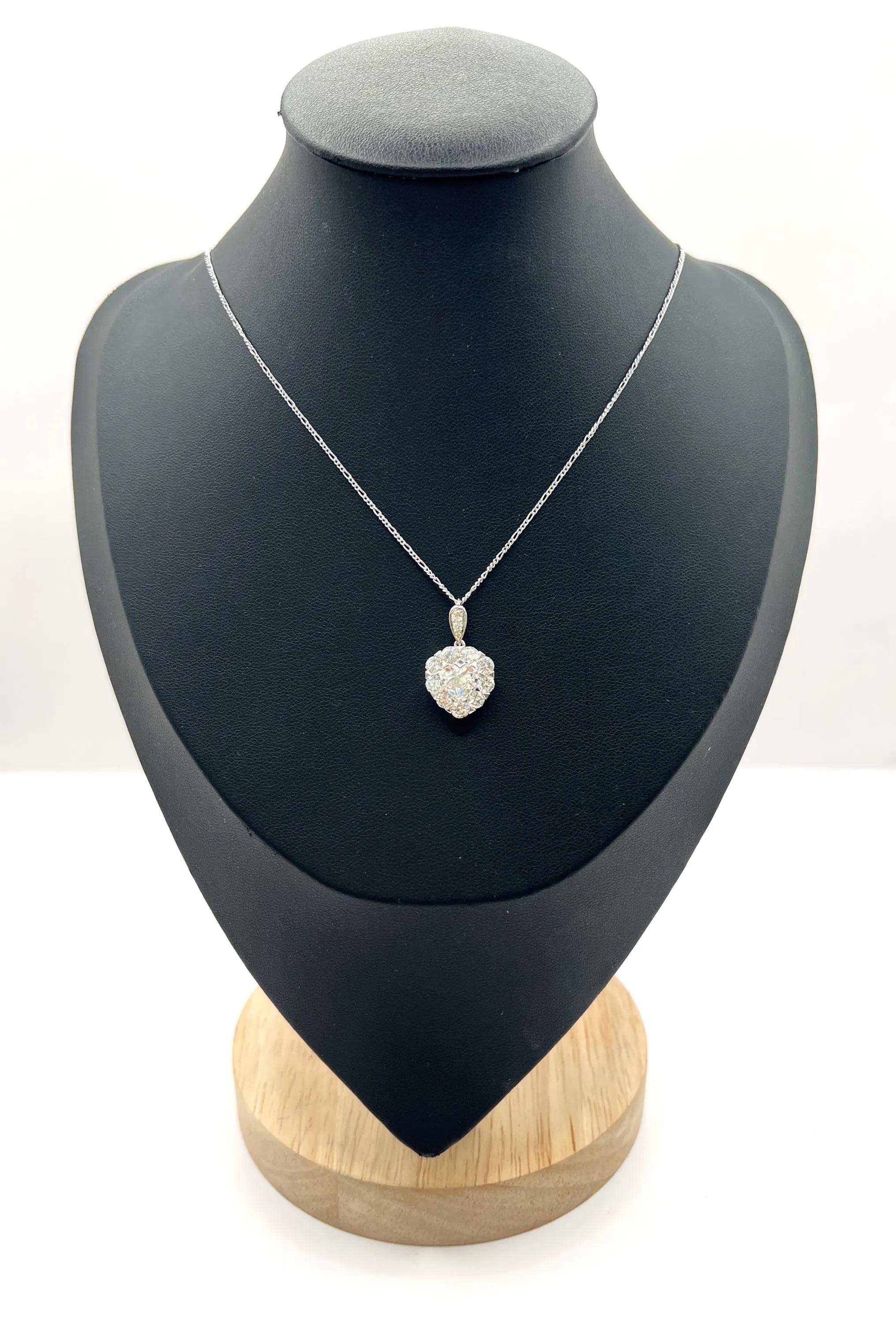 Vintage 18ct Weißgold, 3 Karat Diamant Herz-Anhänger auf Platin Figaro Kette im Zustand „Gut“ im Angebot in Brighton, GB