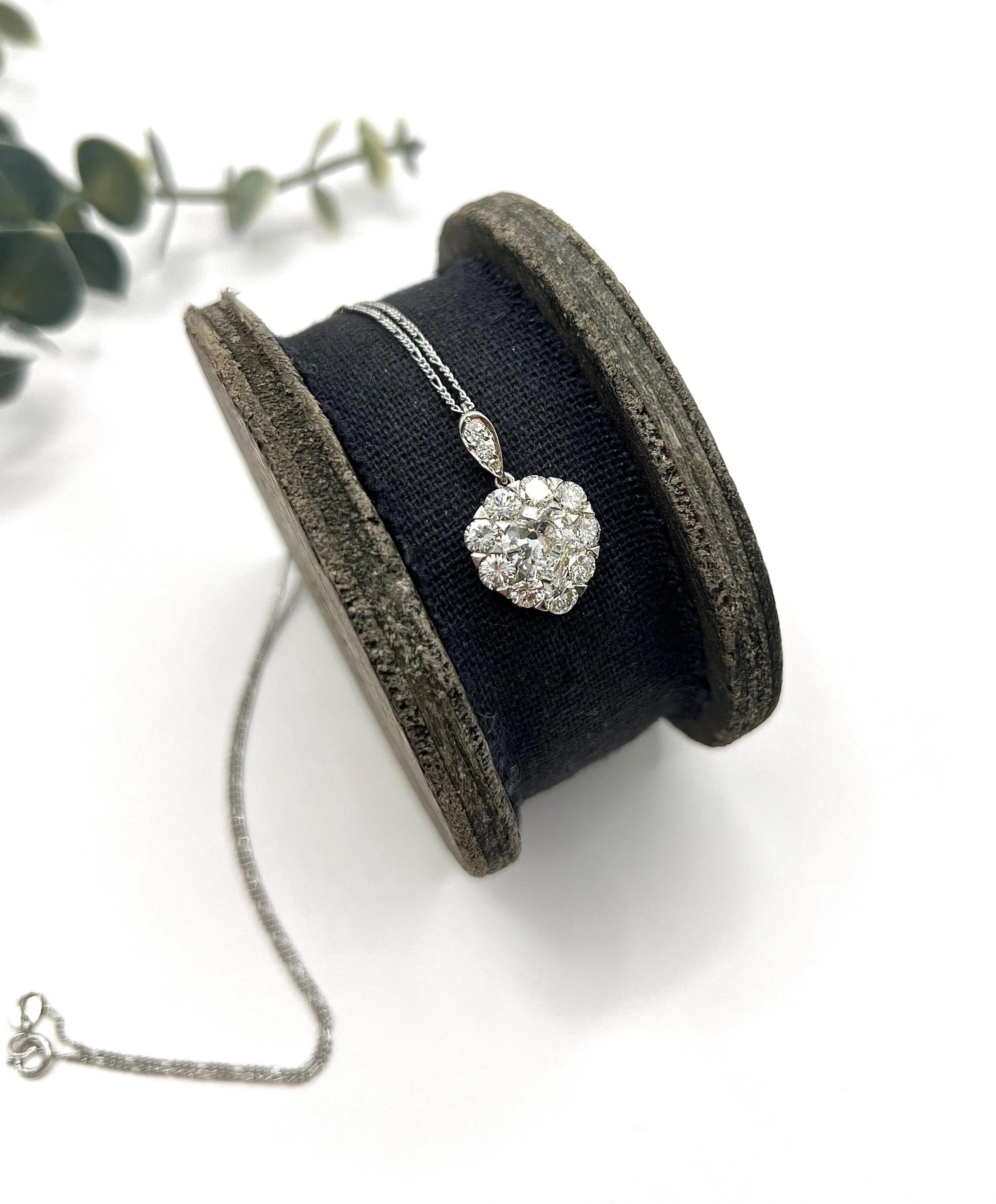 Vintage 18ct Weißgold, 3 Karat Diamant Herz-Anhänger auf Platin Figaro Kette für Damen oder Herren im Angebot