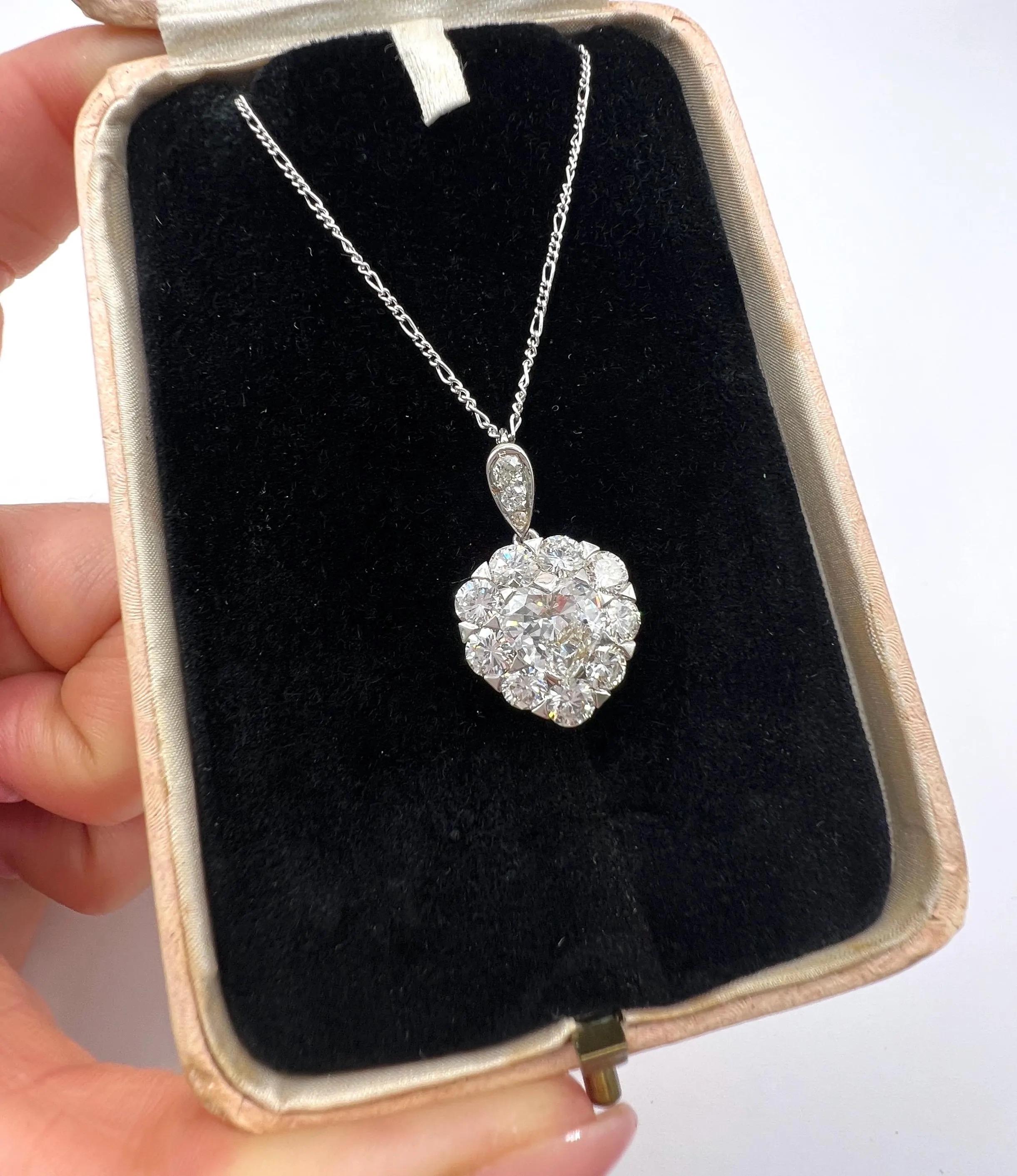 Vintage 18ct Weißgold, 3 Karat Diamant Herz-Anhänger auf Platin Figaro Kette im Angebot 1