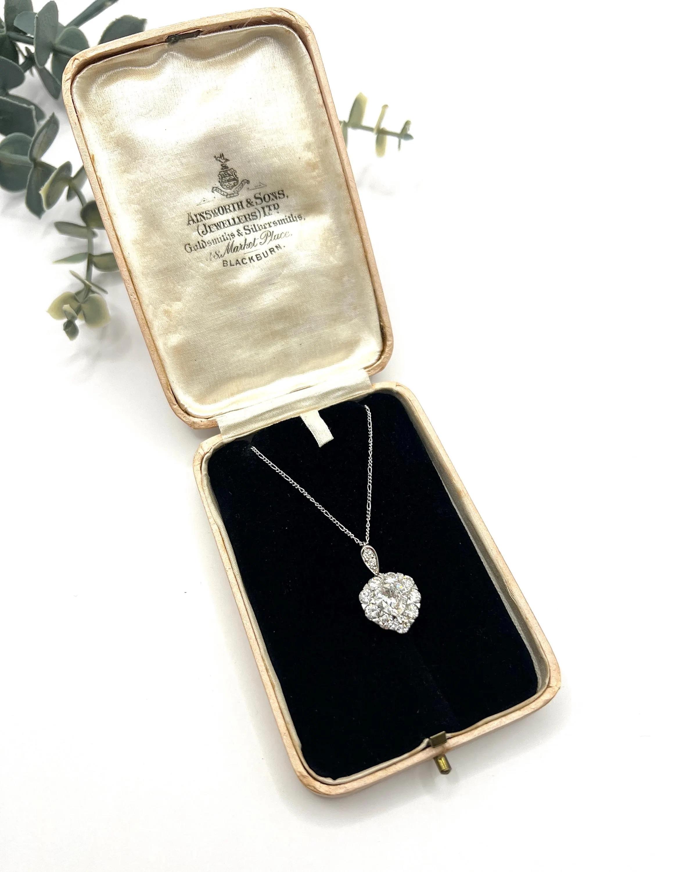 Vintage 18ct Weißgold, 3 Karat Diamant Herz-Anhänger auf Platin Figaro Kette im Angebot 3