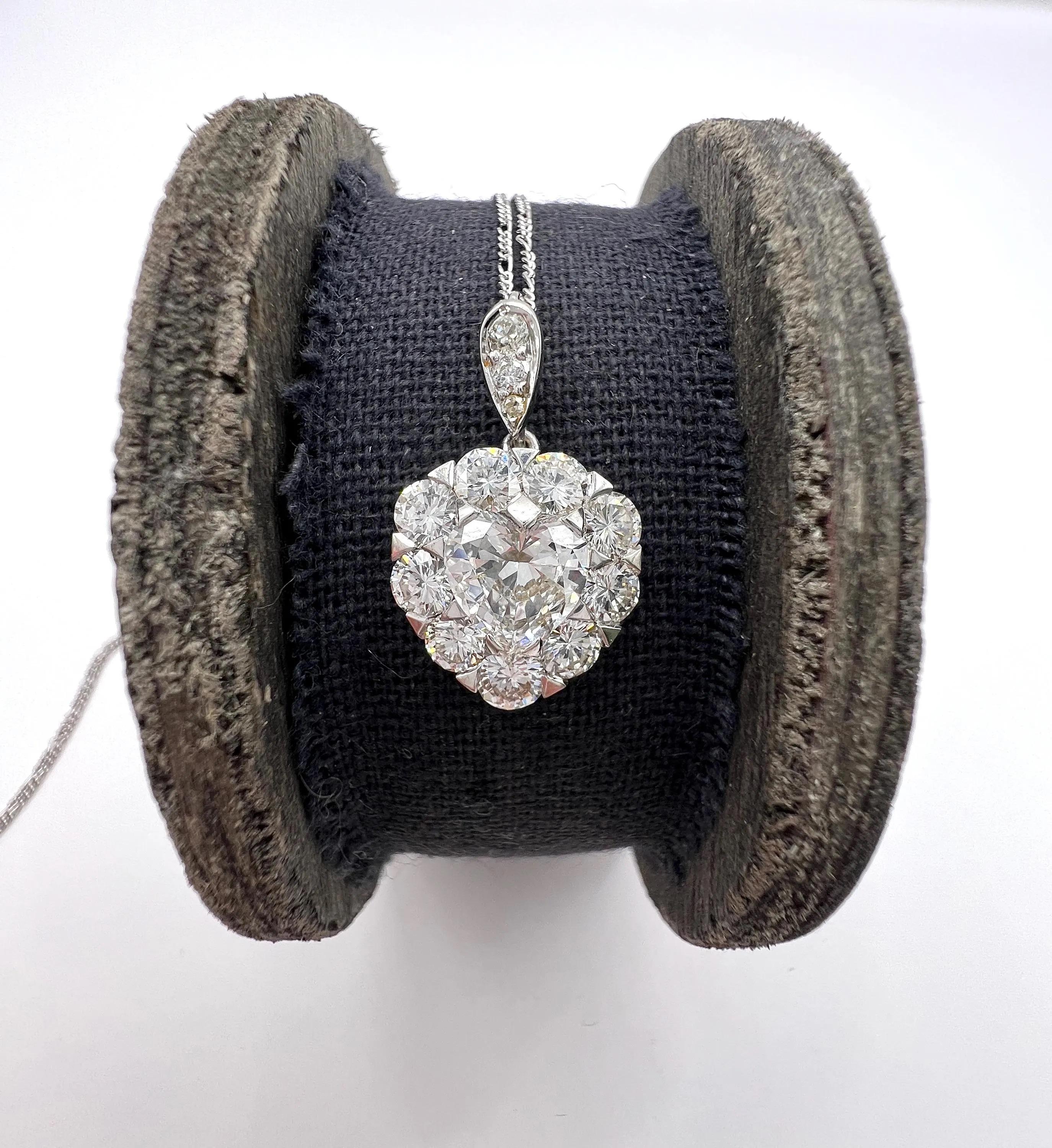 Vintage 18ct Weißgold, 3 Karat Diamant Herz-Anhänger auf Platin Figaro Kette im Angebot 4