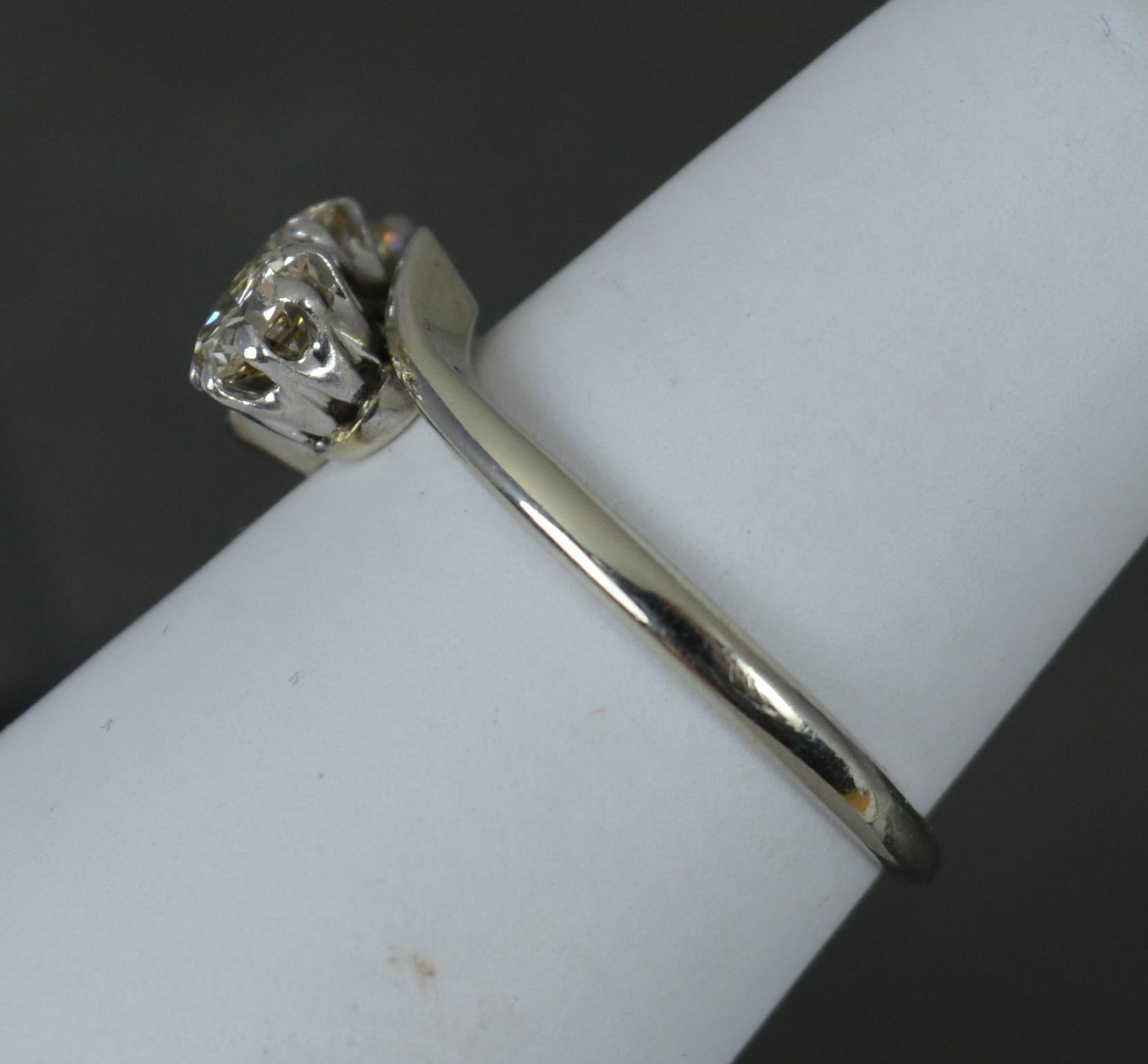 Vintage 18ct White Gold and 1.00ct Diamond Trilogy on Twist For Sale 4
