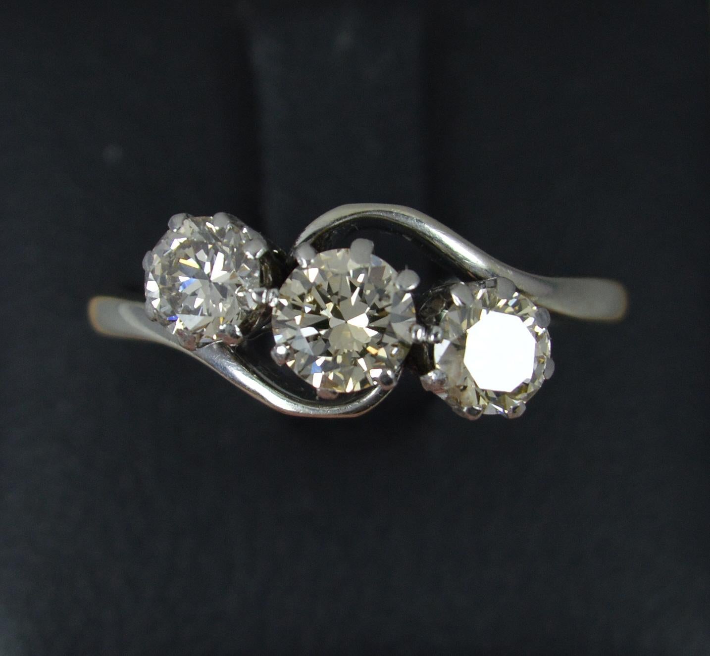 Vintage 18ct White Gold and 1.00ct Diamond Trilogy on Twist For Sale 2