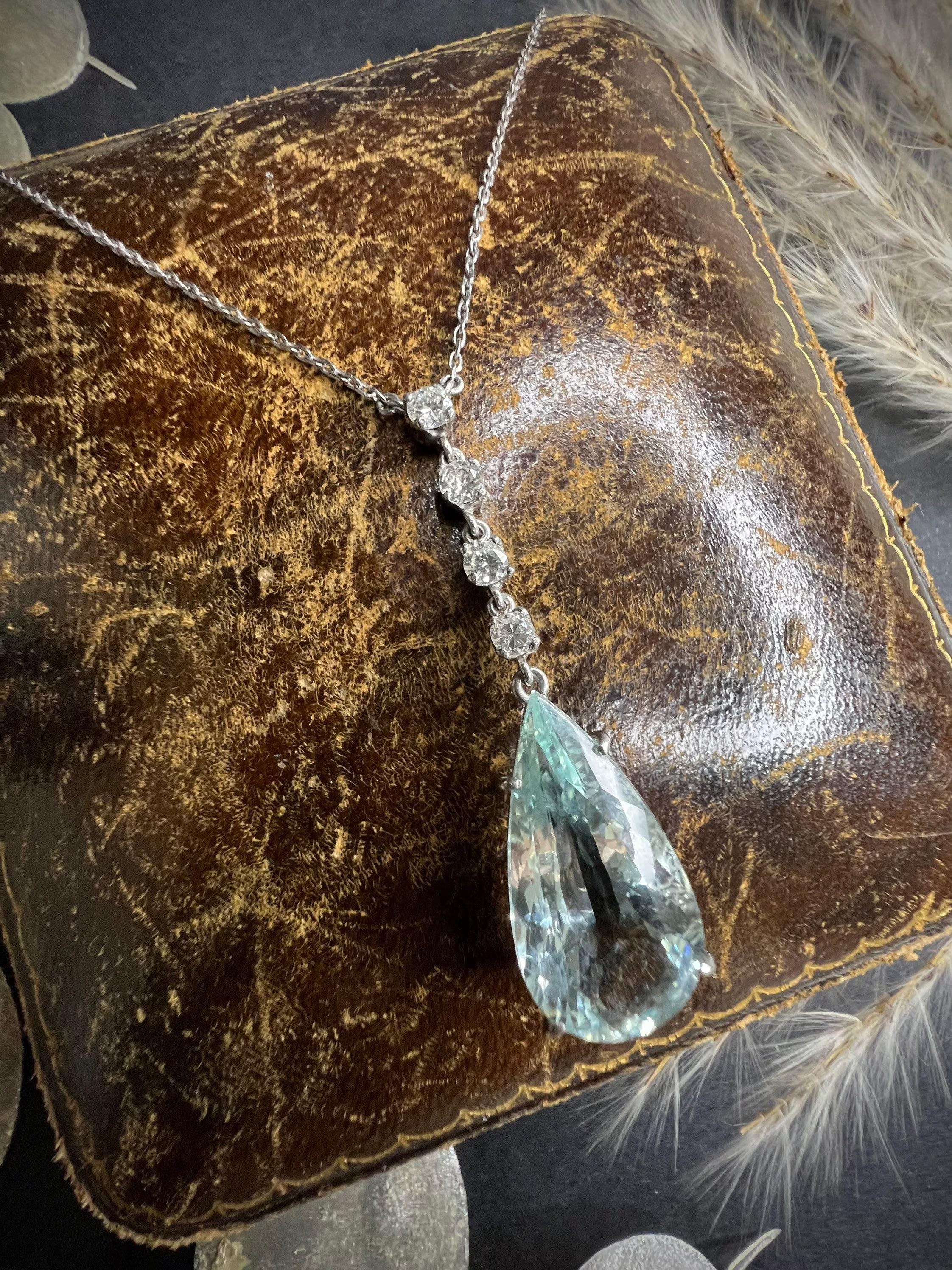 Collier pendentif aigue-marine et diamant en or blanc 18ct vintage en vente 6