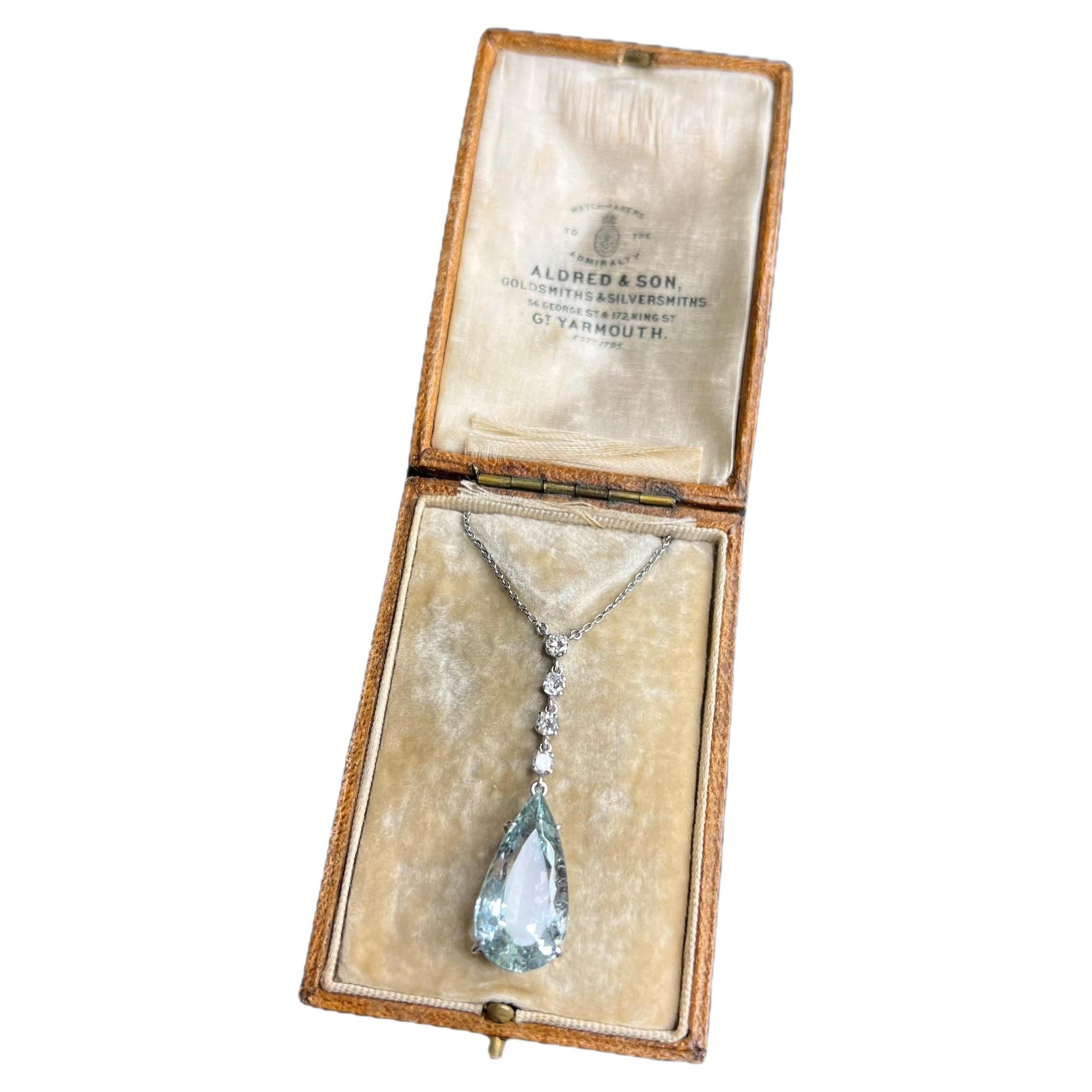 Vintage 18ct White Gold Aquamarine & Diamond Pendant Necklace For Sale