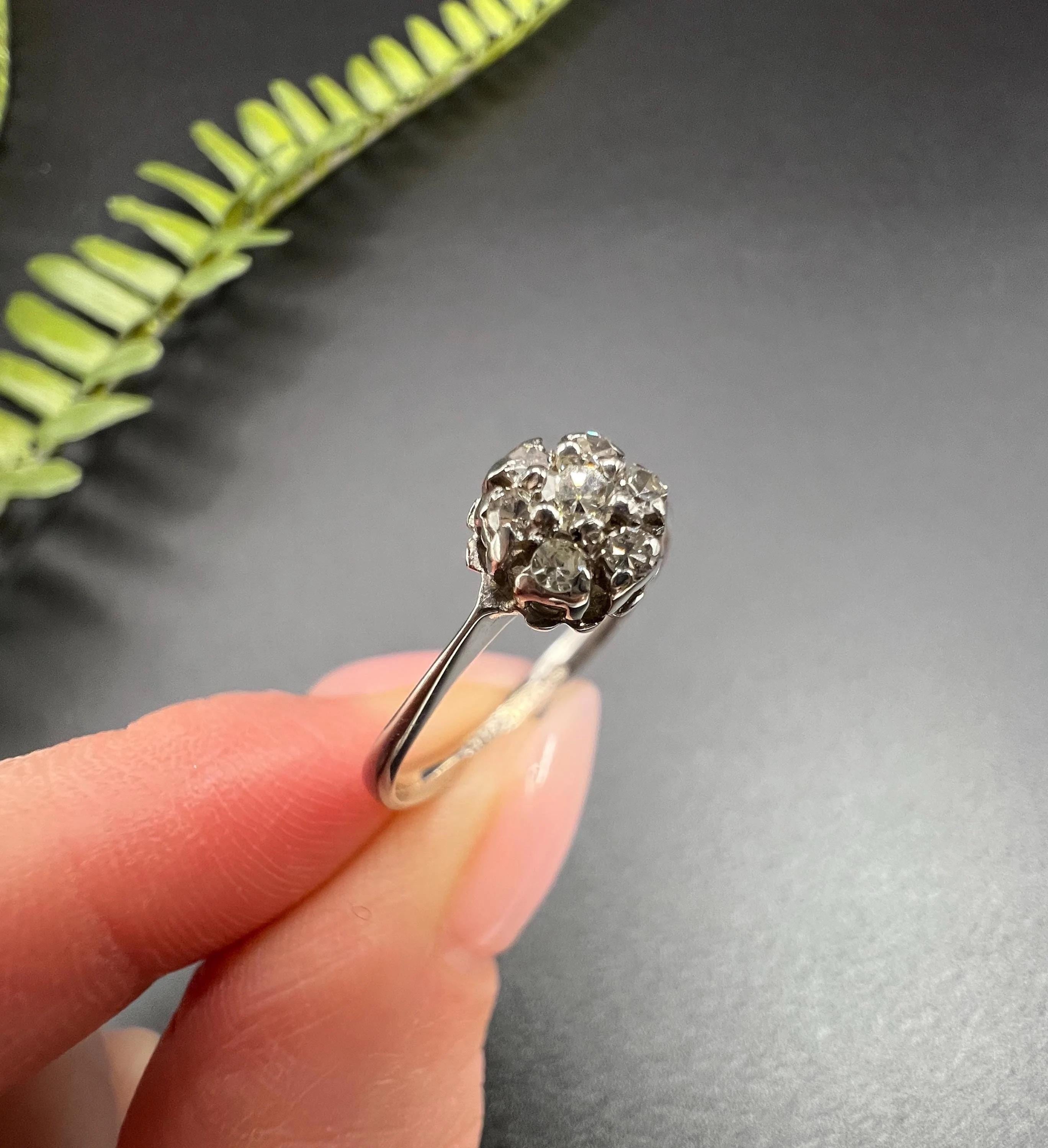 Vintage 18ct White Gold, Diamond Cluster Ring, Hallmarked Birmingham 1991 For Sale 6