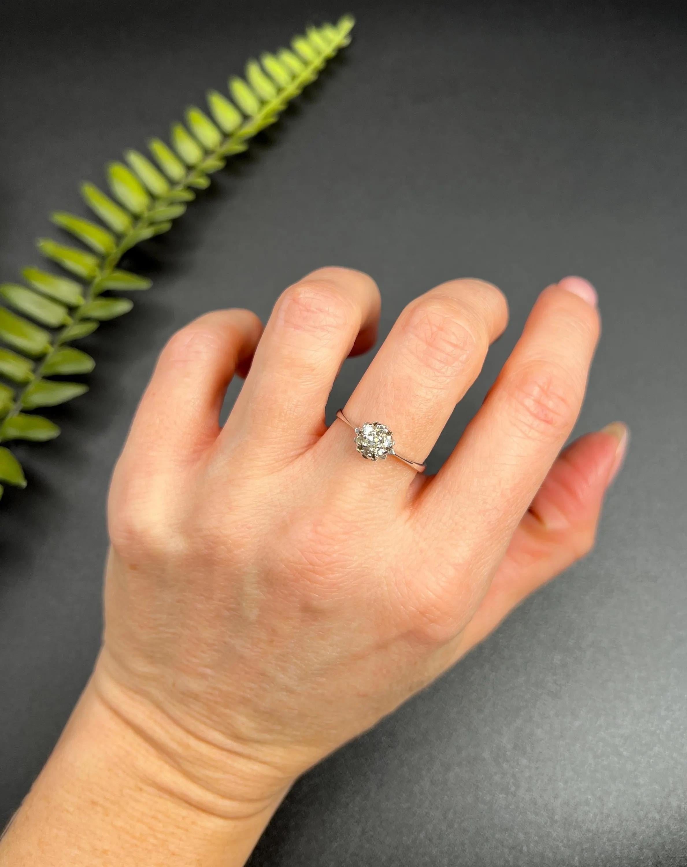 Brilliant Cut Vintage 18ct White Gold, Diamond Cluster Ring, Hallmarked Birmingham 1991 For Sale