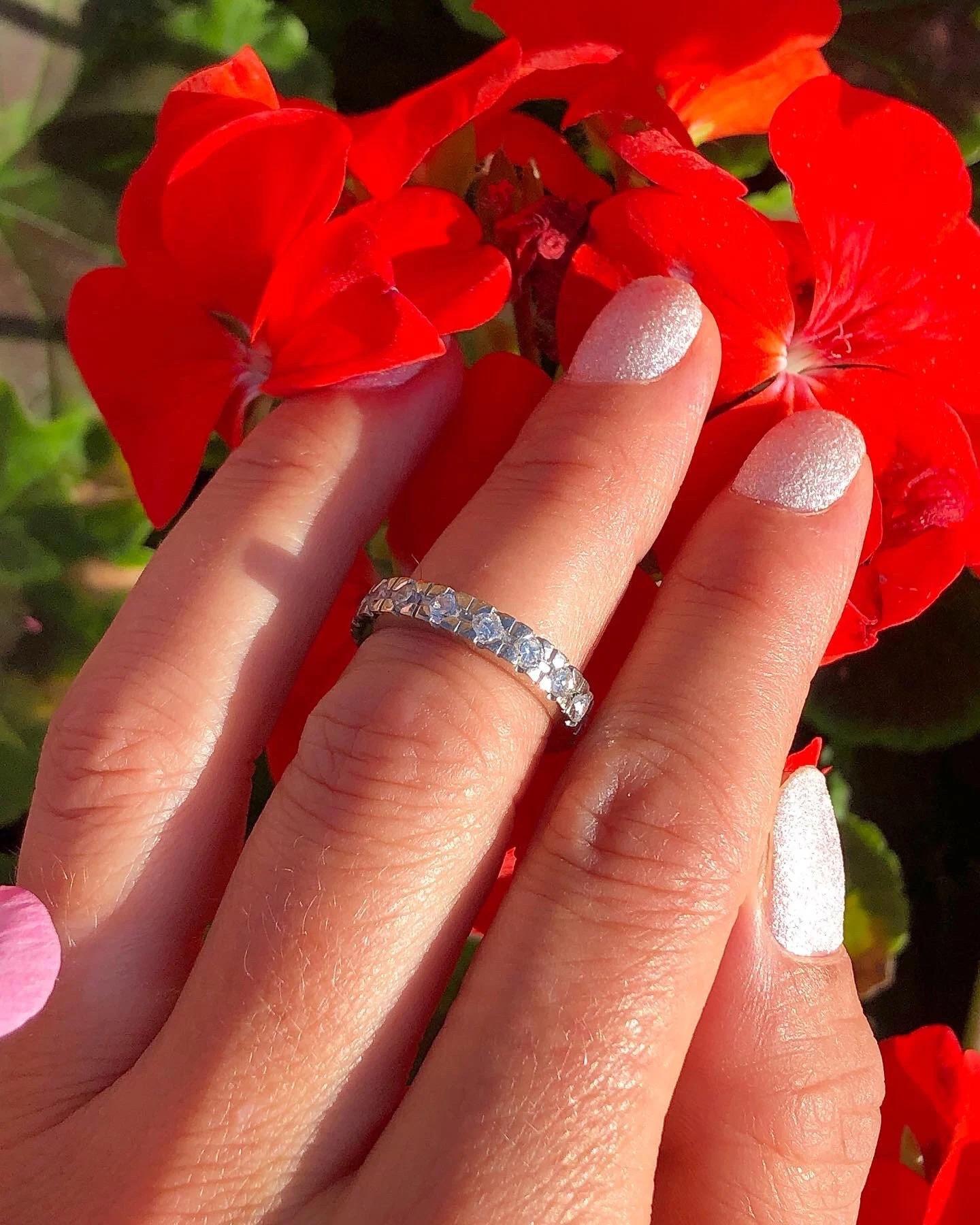 Anillo Eternidad Diamante Oro Blanco 18ct Vintage en Bueno estado para la venta en Brighton, GB