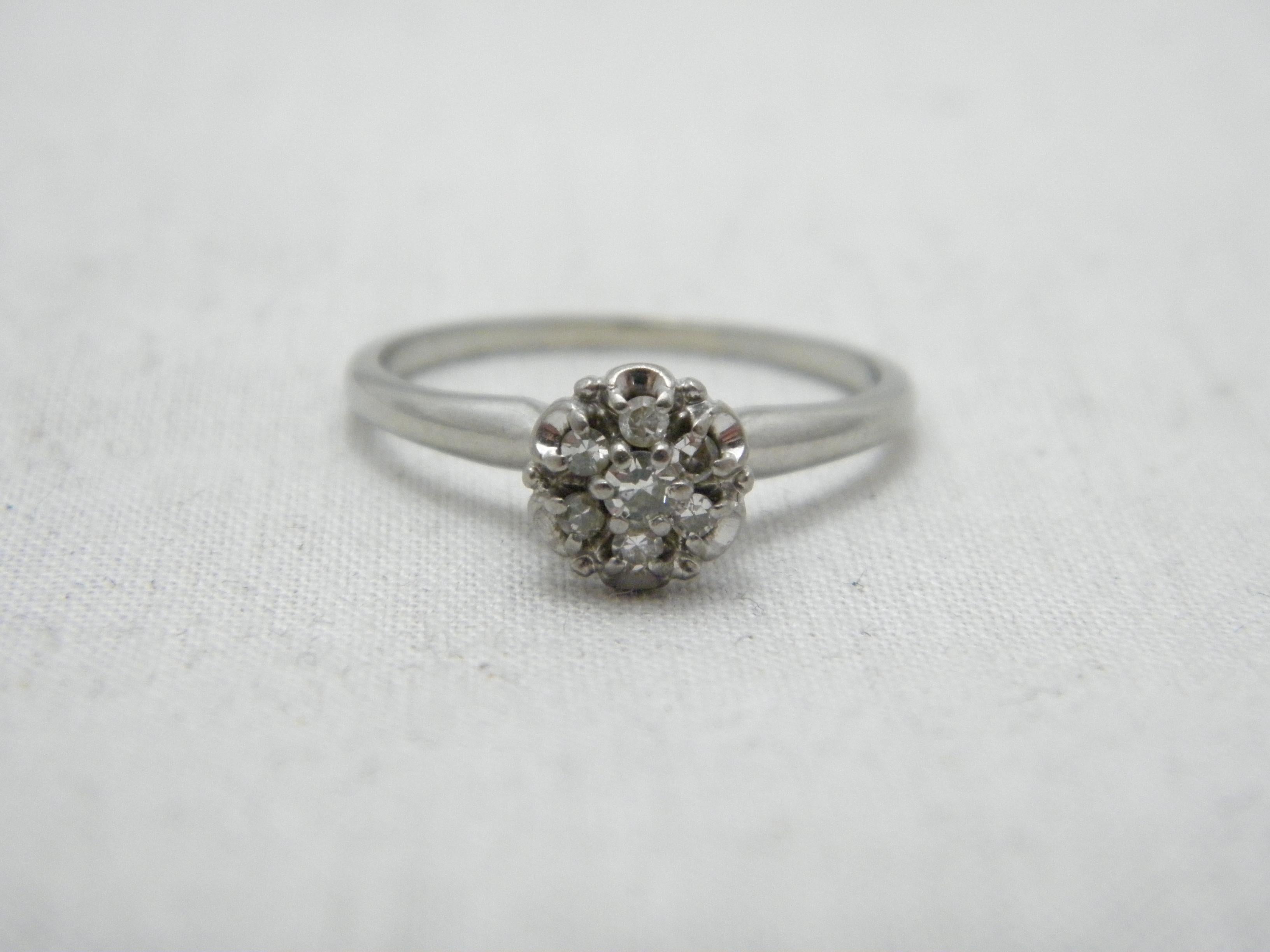 Women's or Men's Vintage 18ct White Gold Diamond Flower Cluster Band Ring Q1/2 8.5 750 Purity For Sale