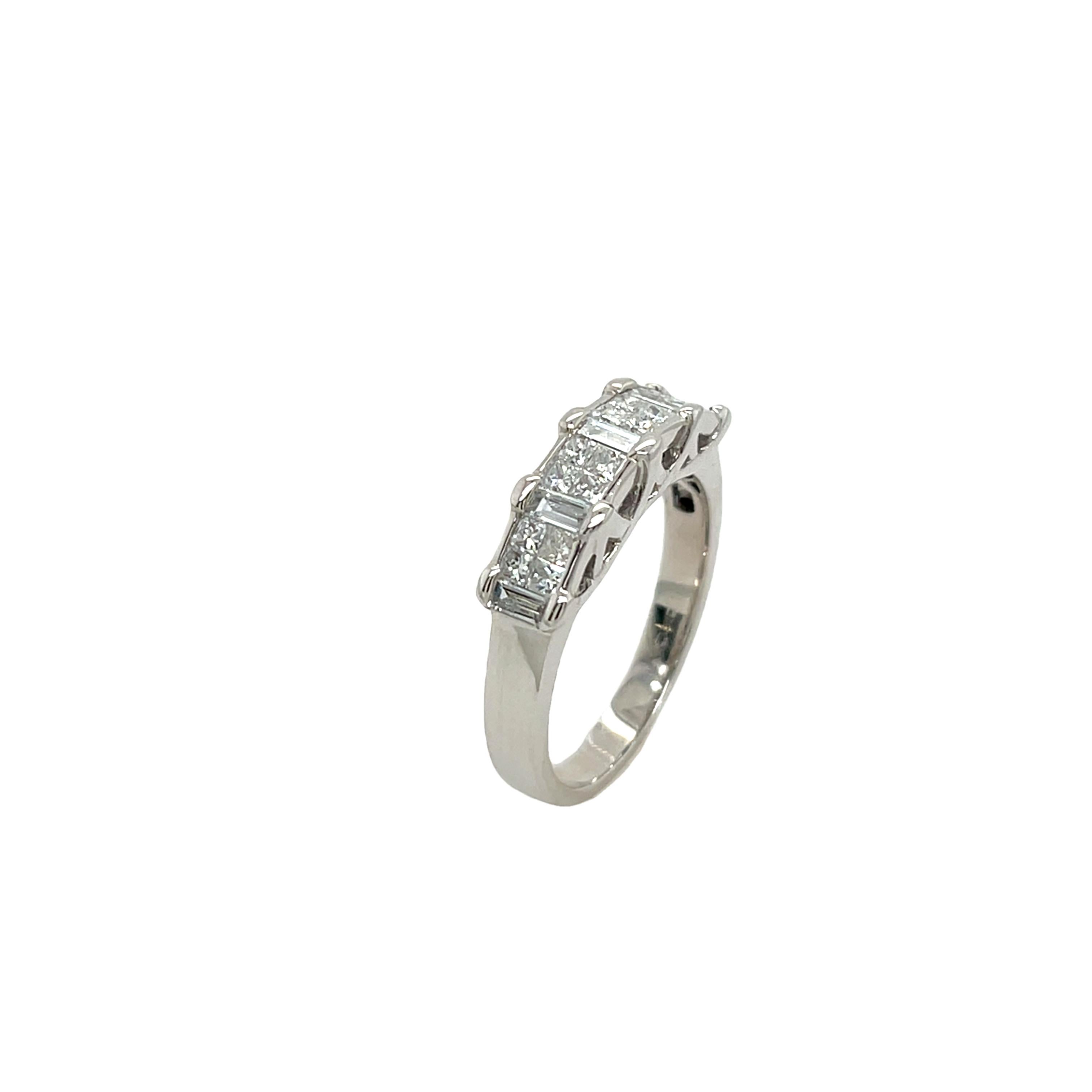 Anello vintage in oro bianco 18ct con diamanti Princess e Baguette da 0,90ct In condizioni ottime in vendita a London, GB