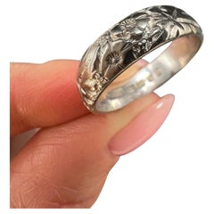 Vintage 18ct White Gold Floral Engraved Wedding Band Ring Hallmarked London 1965
