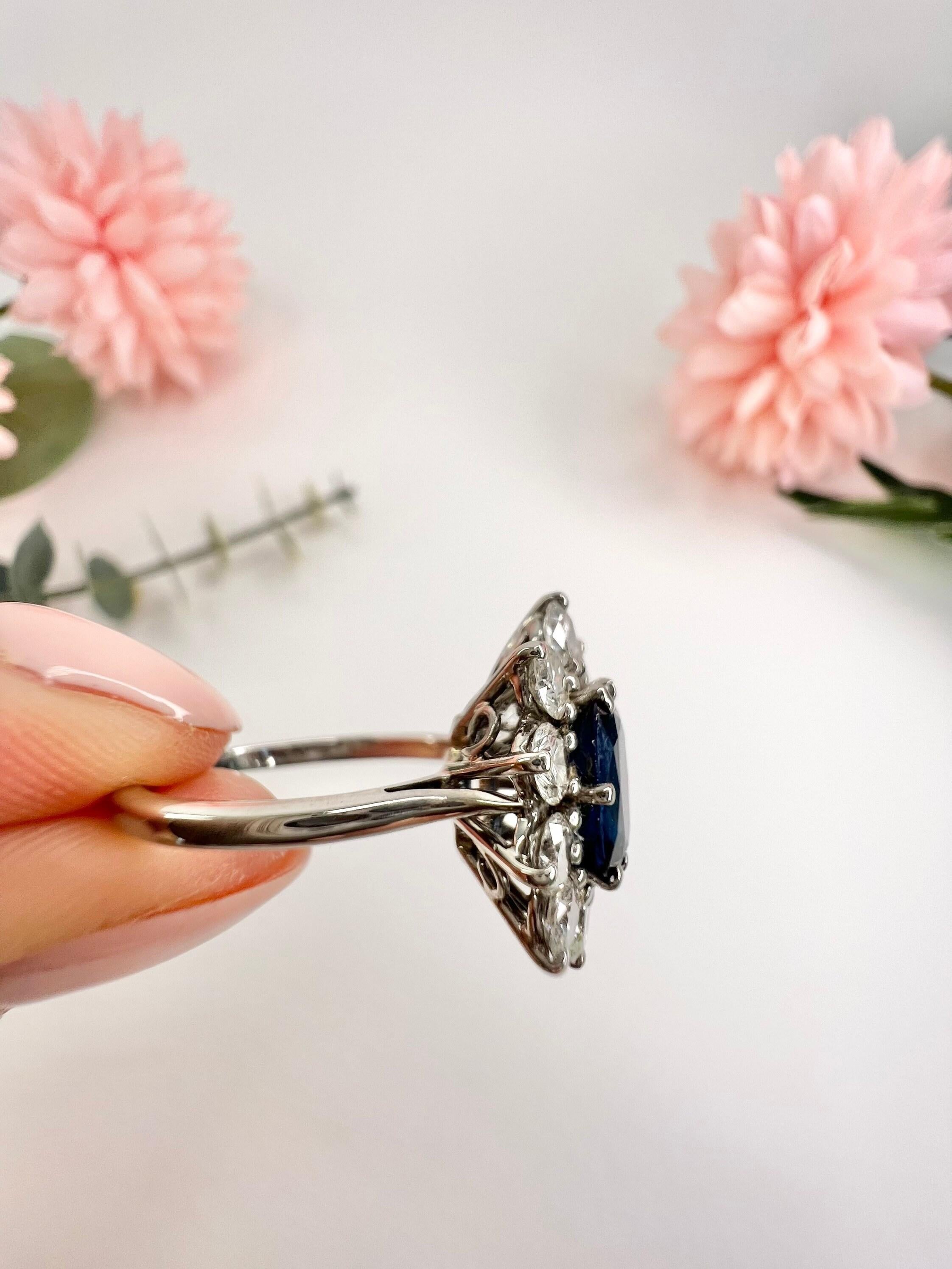Vintage 18ct White Gold French Sapphire & Diamond Cluster Ring For Sale 2