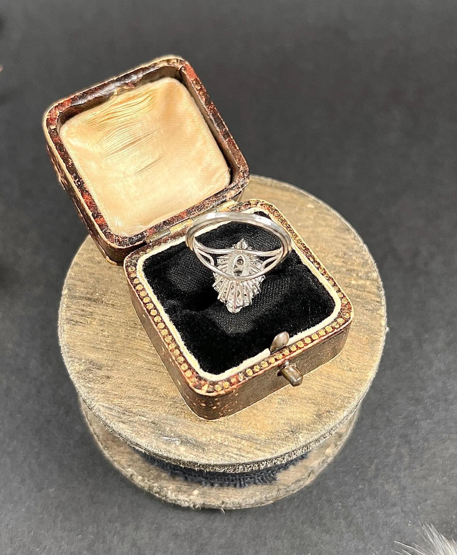 Vintage 18ct White Gold French Stamped, 2 Carat Marquise/Navette Diamond Ring For Sale 2