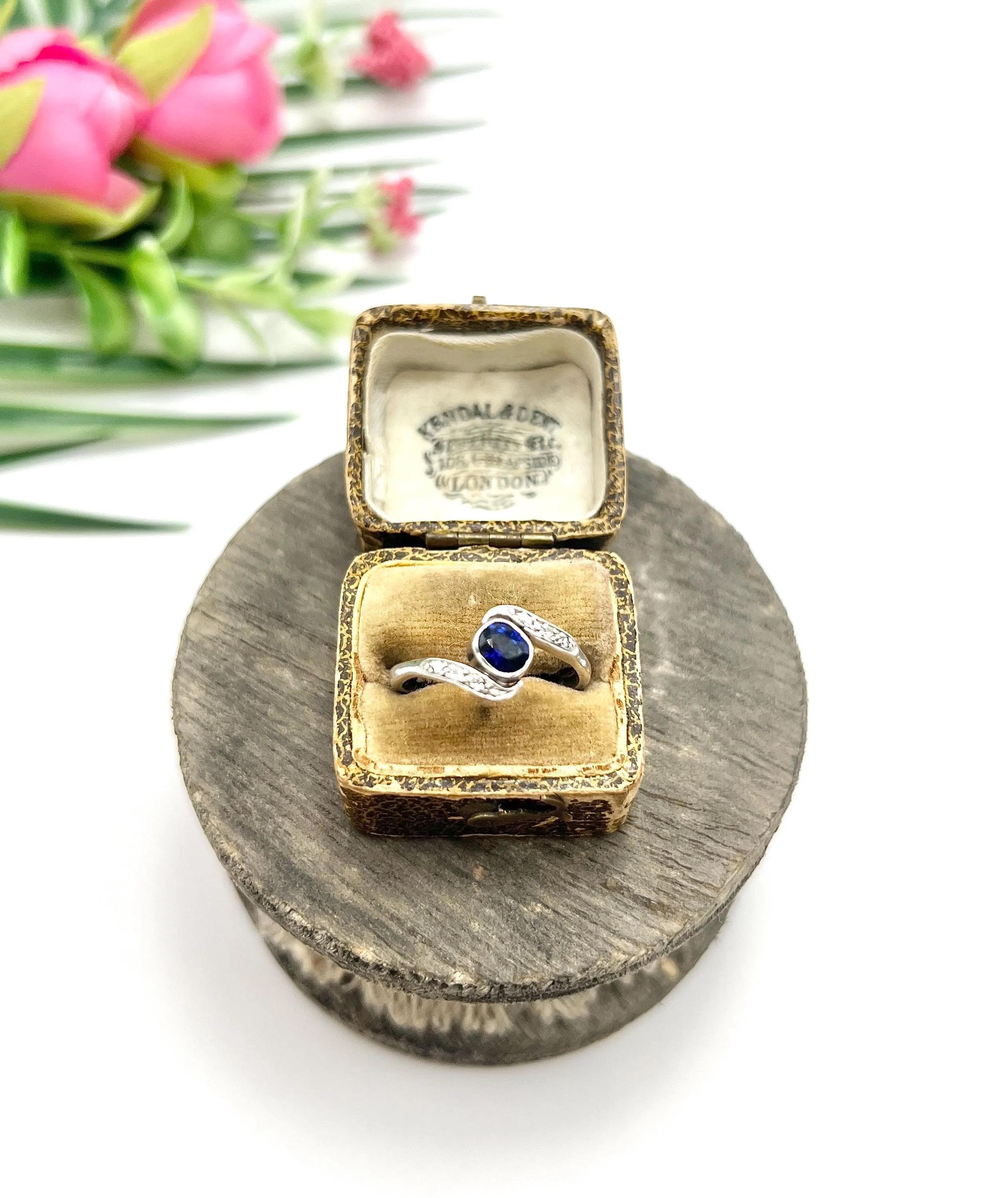 Vintage 18ct Weißgold & Platin, 1940er Saphir und Diamant Crossover Ring im Angebot 5