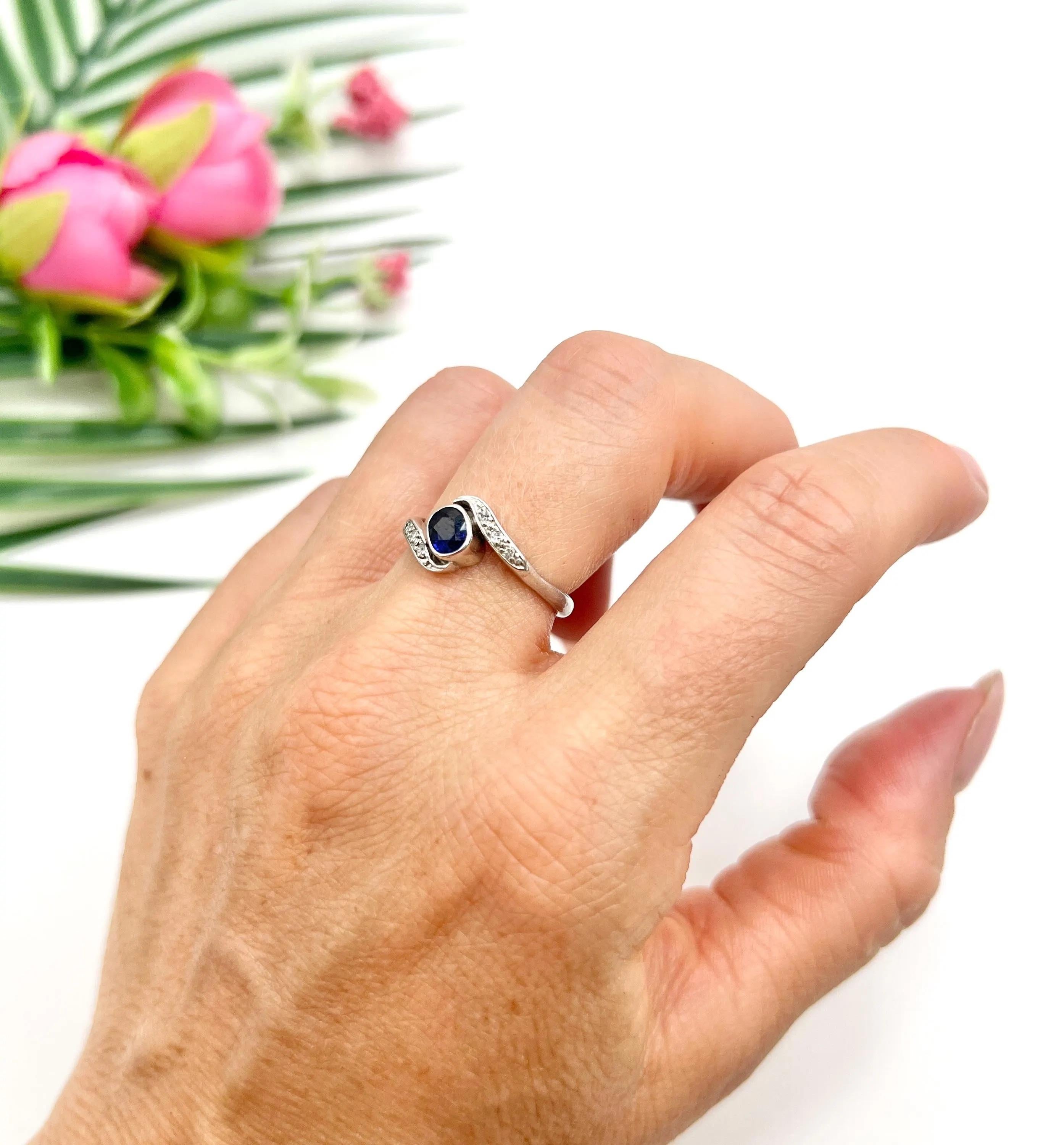 Vintage 18ct Weißgold & Platin, 1940er Saphir und Diamant Crossover Ring im Zustand „Gut“ im Angebot in Brighton, GB