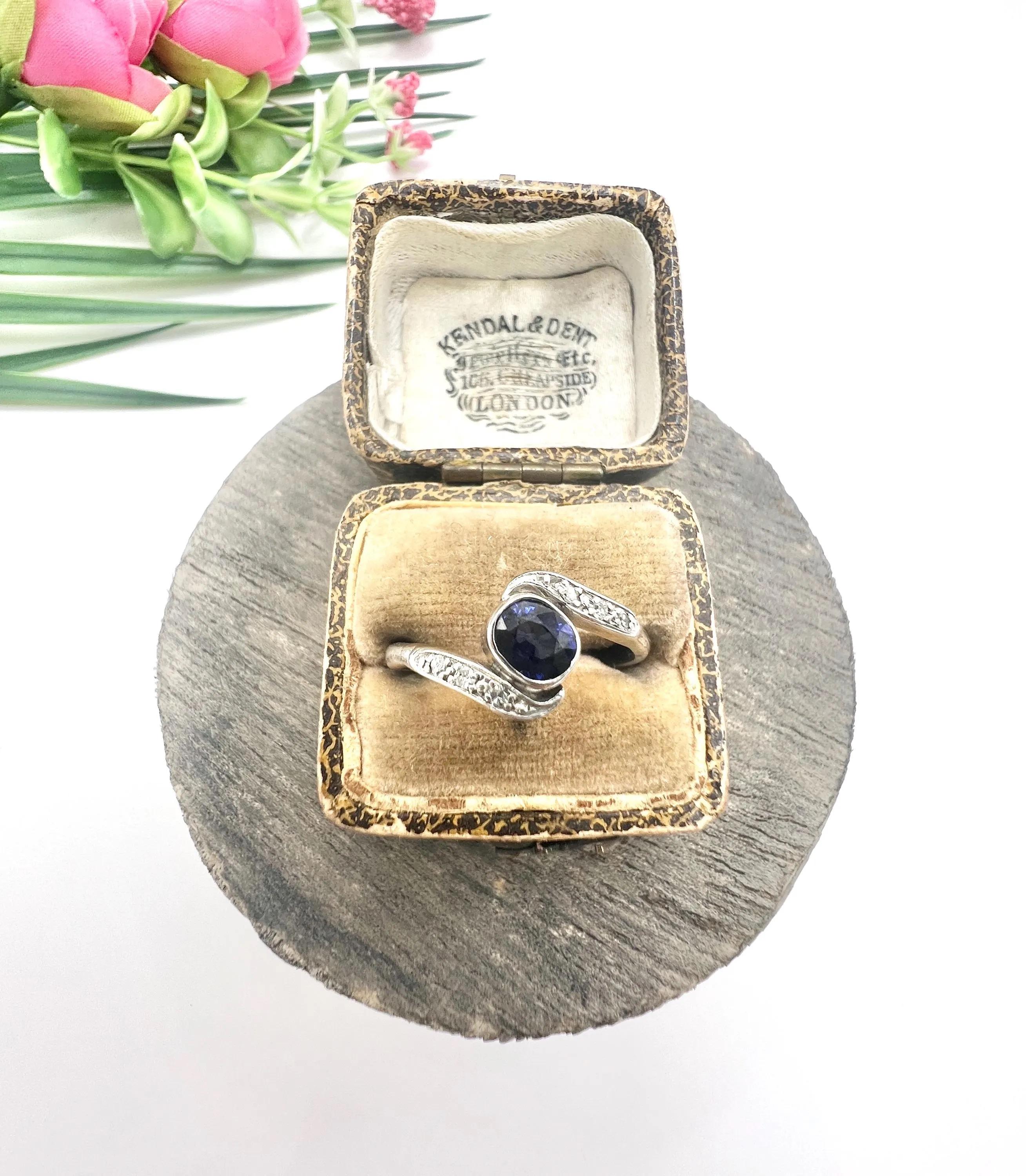 Vintage 18ct Weißgold & Platin, 1940er Saphir und Diamant Crossover Ring im Angebot 1