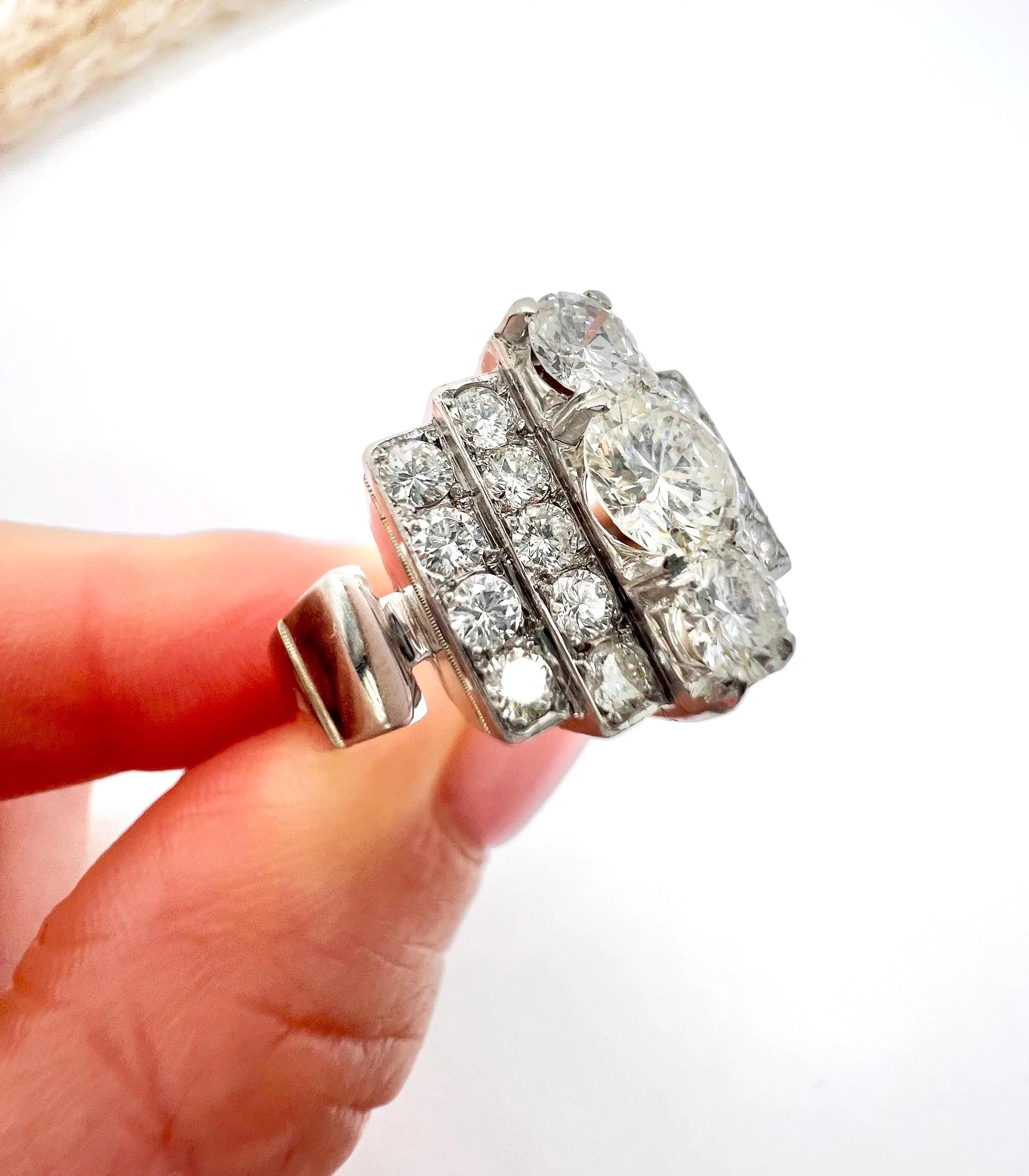 Vintage 18ct or blanc et platine, 1960s 3.50ct  Bague débardeur cocktail diamant en vente 5