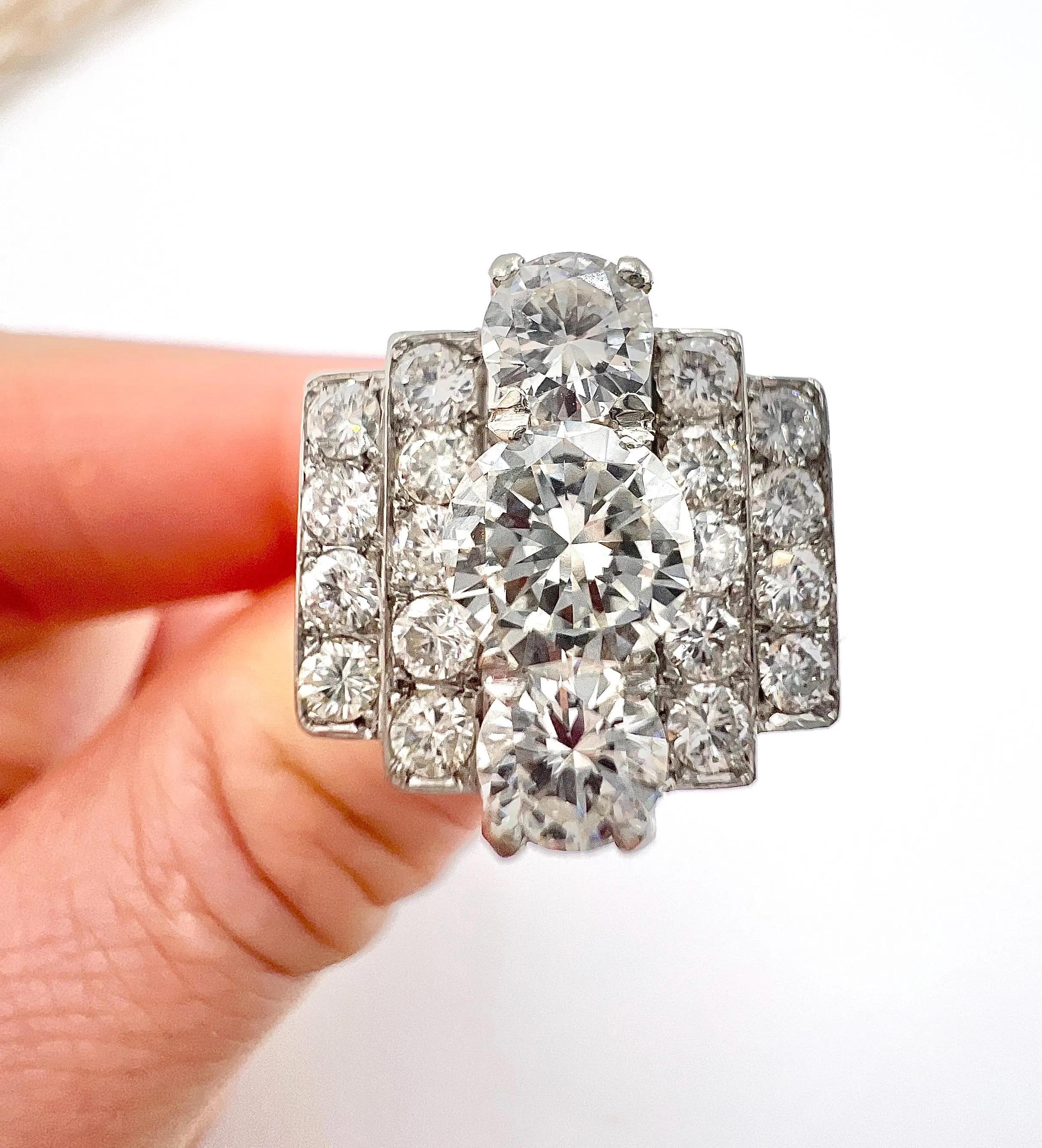 Vintage 18ct or blanc et platine, 1960s 3.50ct  Bague débardeur cocktail diamant Bon état - En vente à Brighton, GB