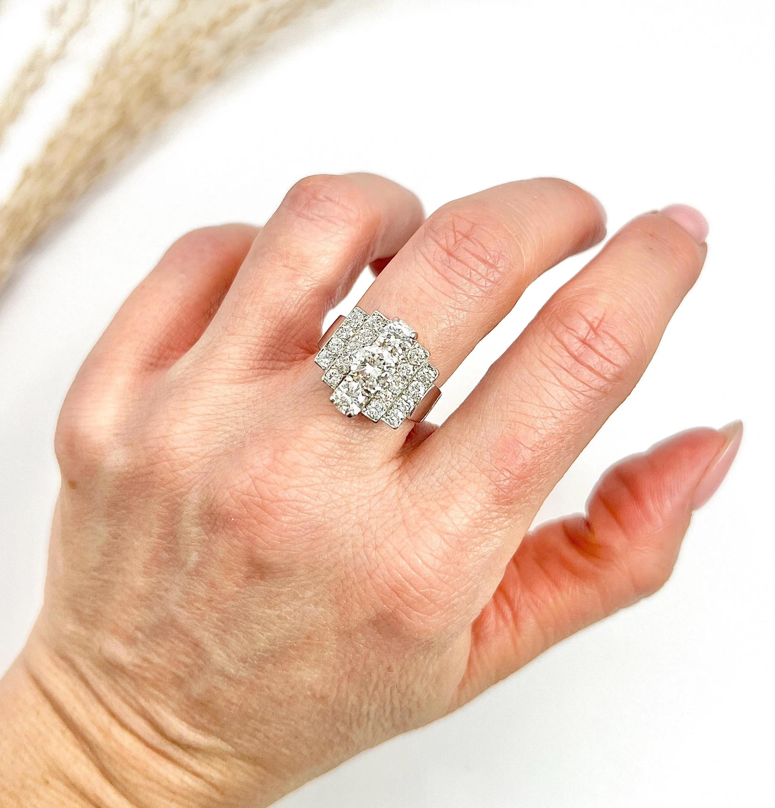 Vintage 18ct or blanc et platine, 1960s 3.50ct  Bague débardeur cocktail diamant en vente 2
