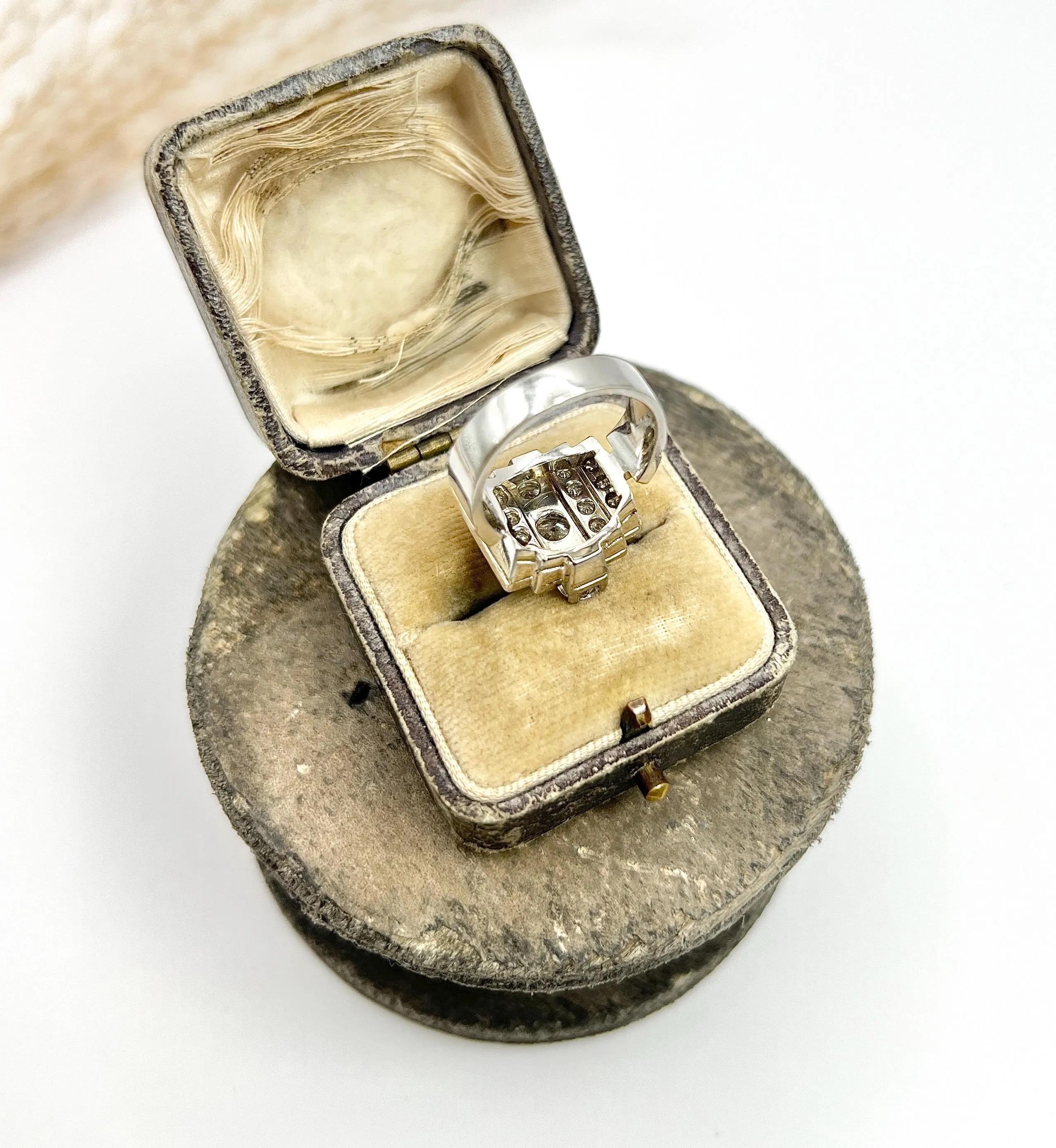Vintage 18ct or blanc et platine, 1960s 3.50ct  Bague débardeur cocktail diamant en vente 3