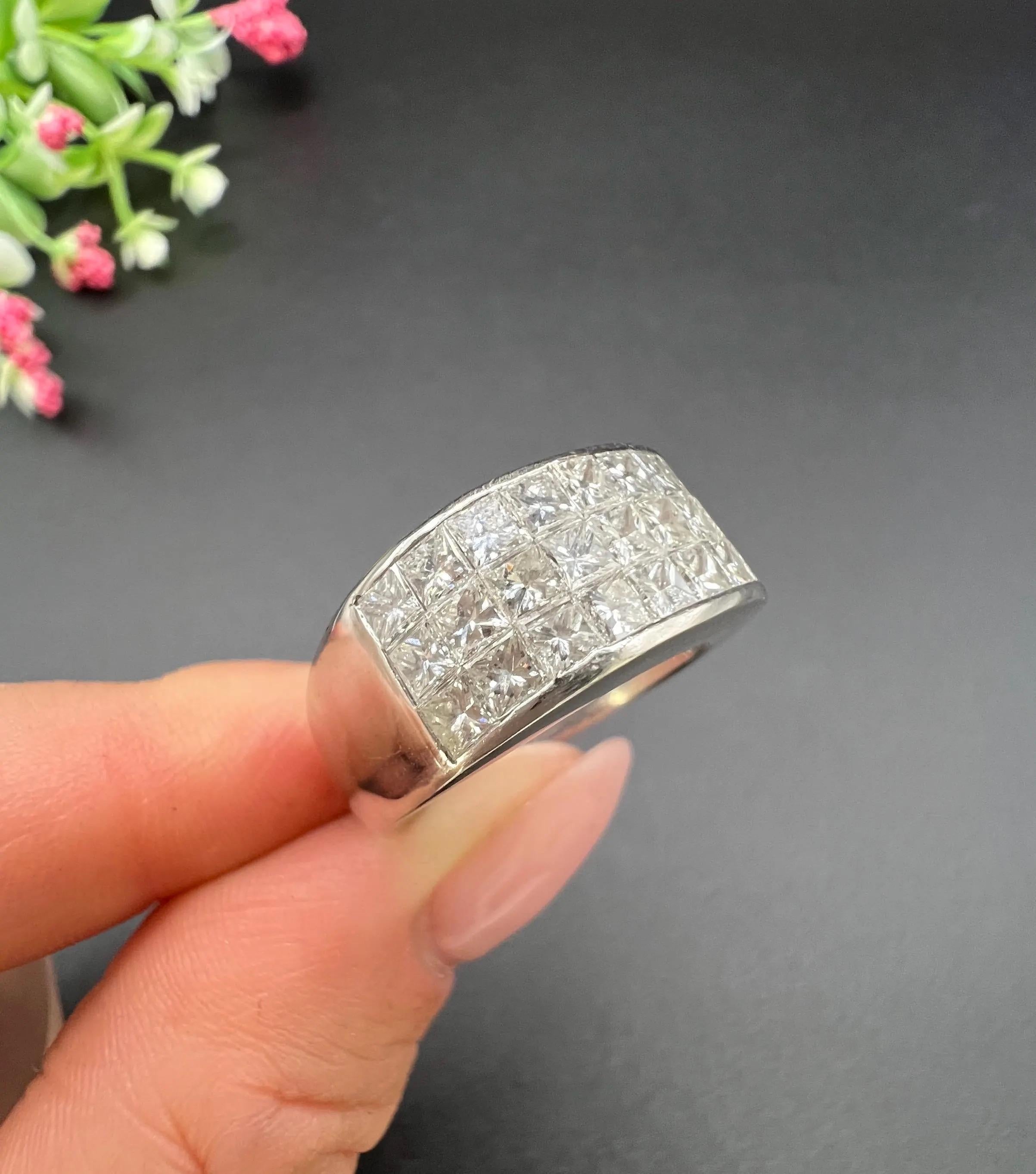 Vintage 18ct White Gold, Rectangular Shaped 3 Carat Princess Cut Diamond Ring For Sale 6