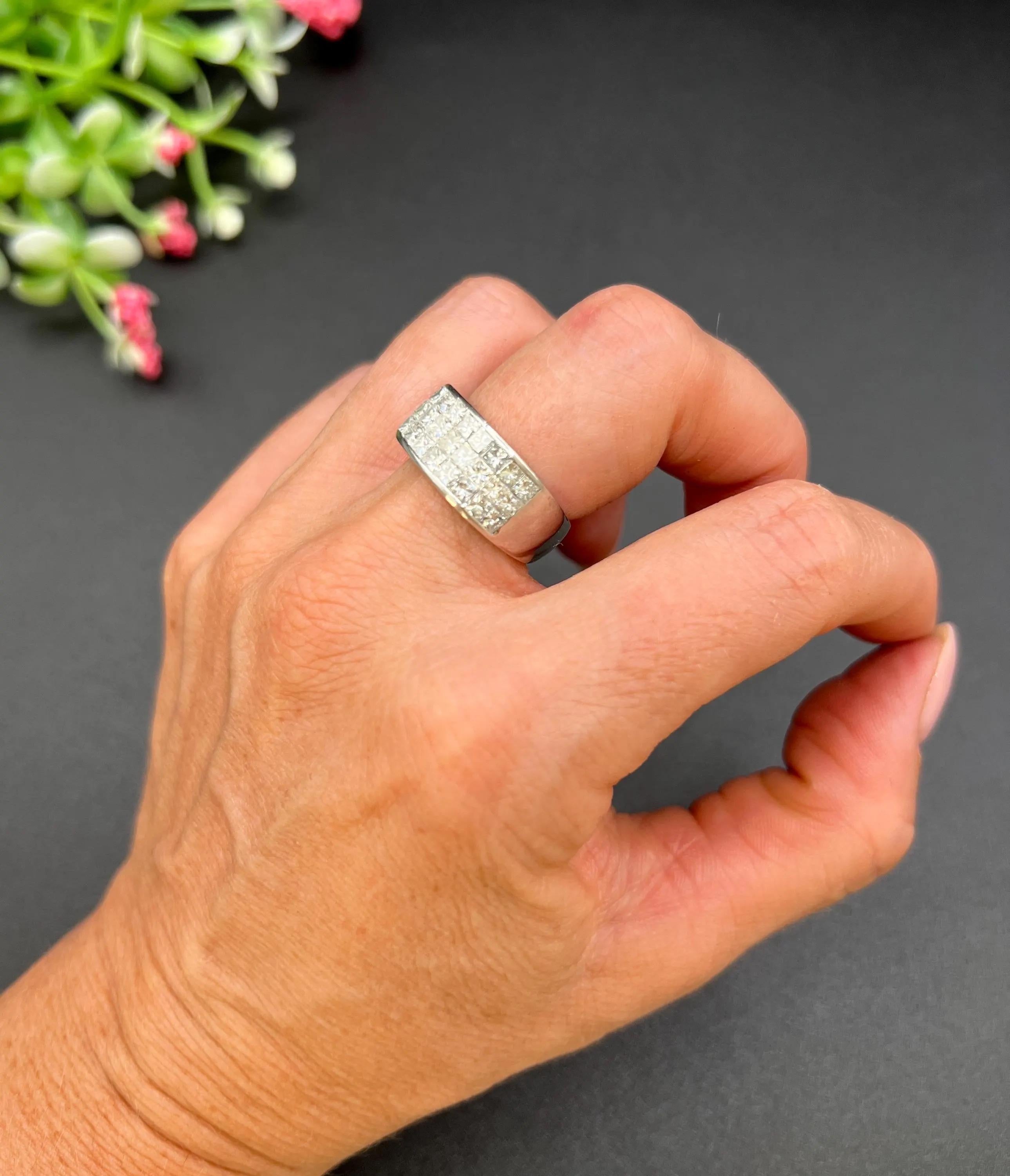 Vintage Cocktail Ring 

18ct White Gold

Circa 1980s

Step back in time and embrace the elegance of the 1980s with this exquisite cocktail ring. Crafted from high-quality 18ct white gold, this stunning piece features a captivating tank-style design