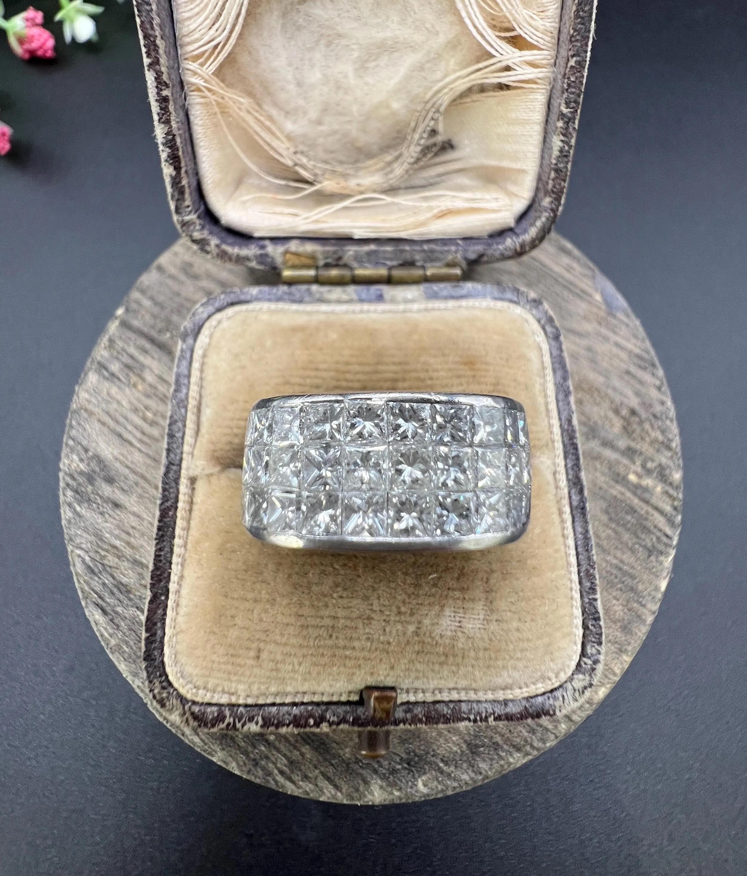 Vintage 18ct White Gold, Rectangular Shaped 3 Carat Princess Cut Diamond Ring For Sale 2