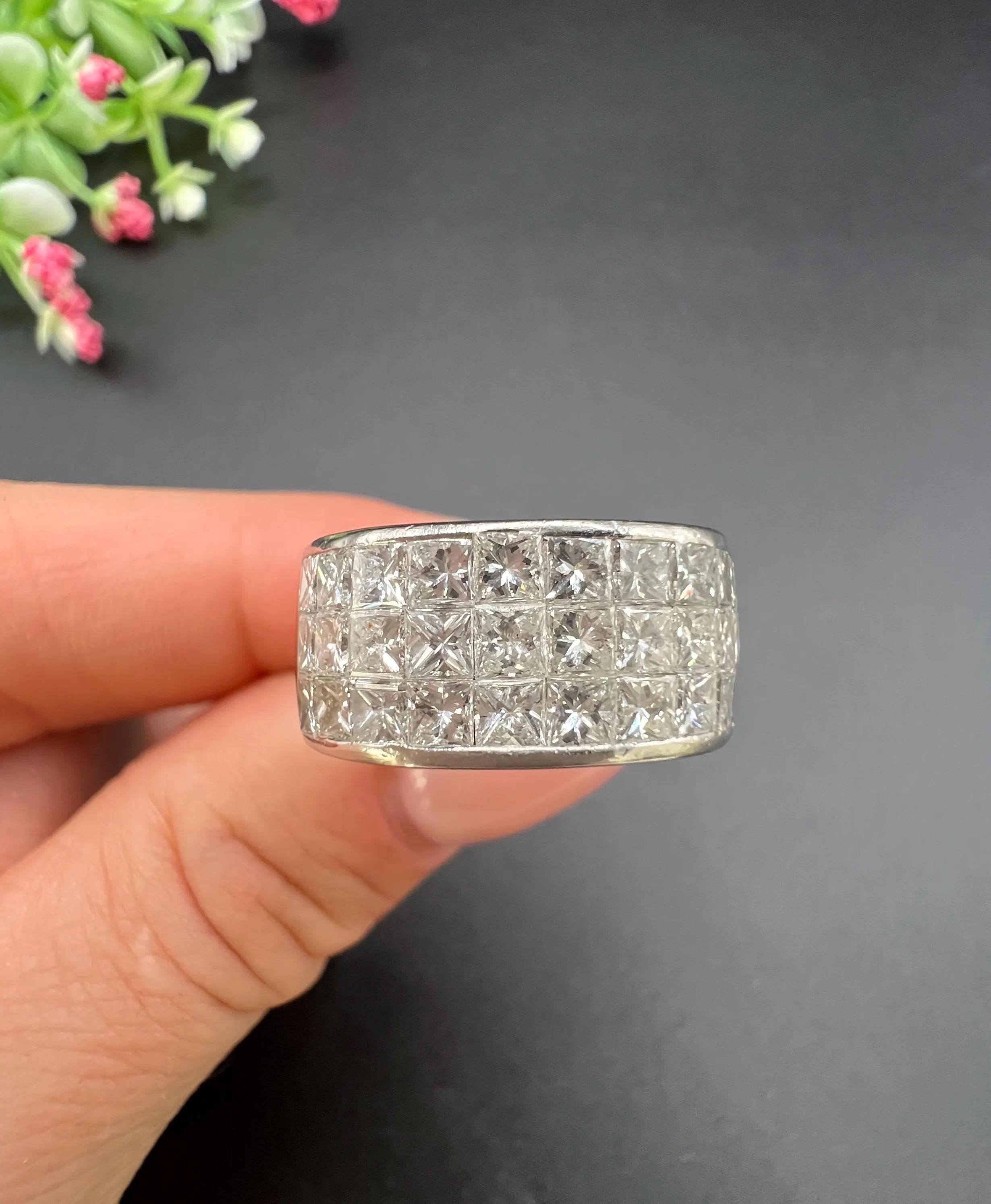 Vintage 18ct White Gold, Rectangular Shaped 3 Carat Princess Cut Diamond Ring For Sale 4
