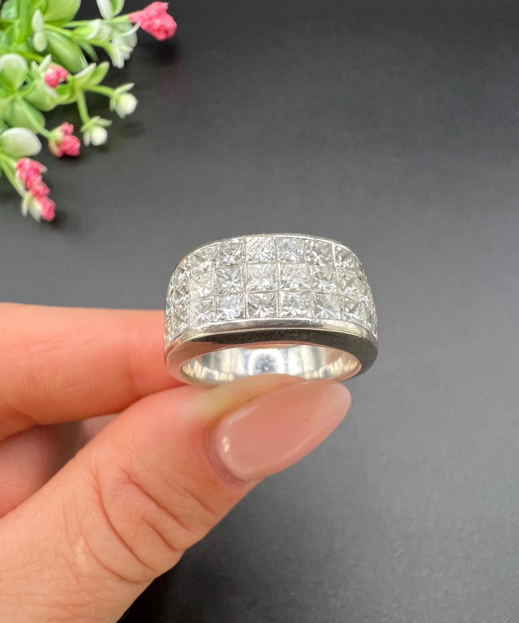 Vintage 18ct White Gold, Rectangular Shaped 3 Carat Princess Cut Diamond Ring For Sale 5