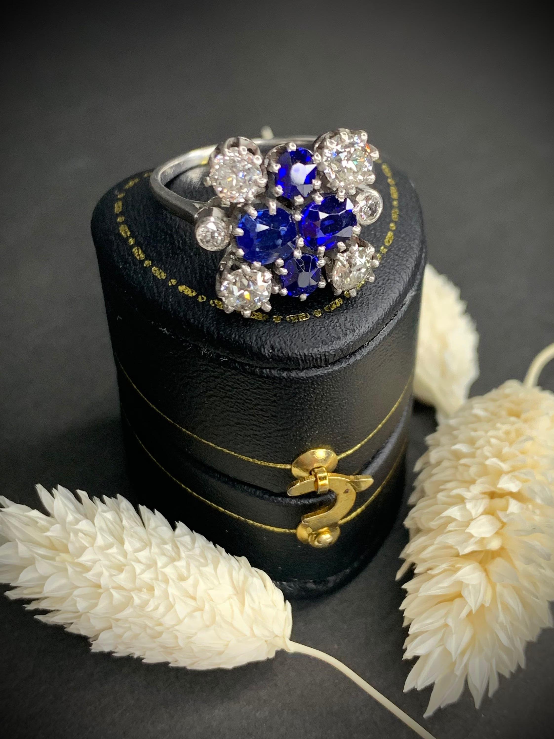 Vintage 18ct White Gold Sapphire & Diamond Ring In Good Condition For Sale In Brighton, GB