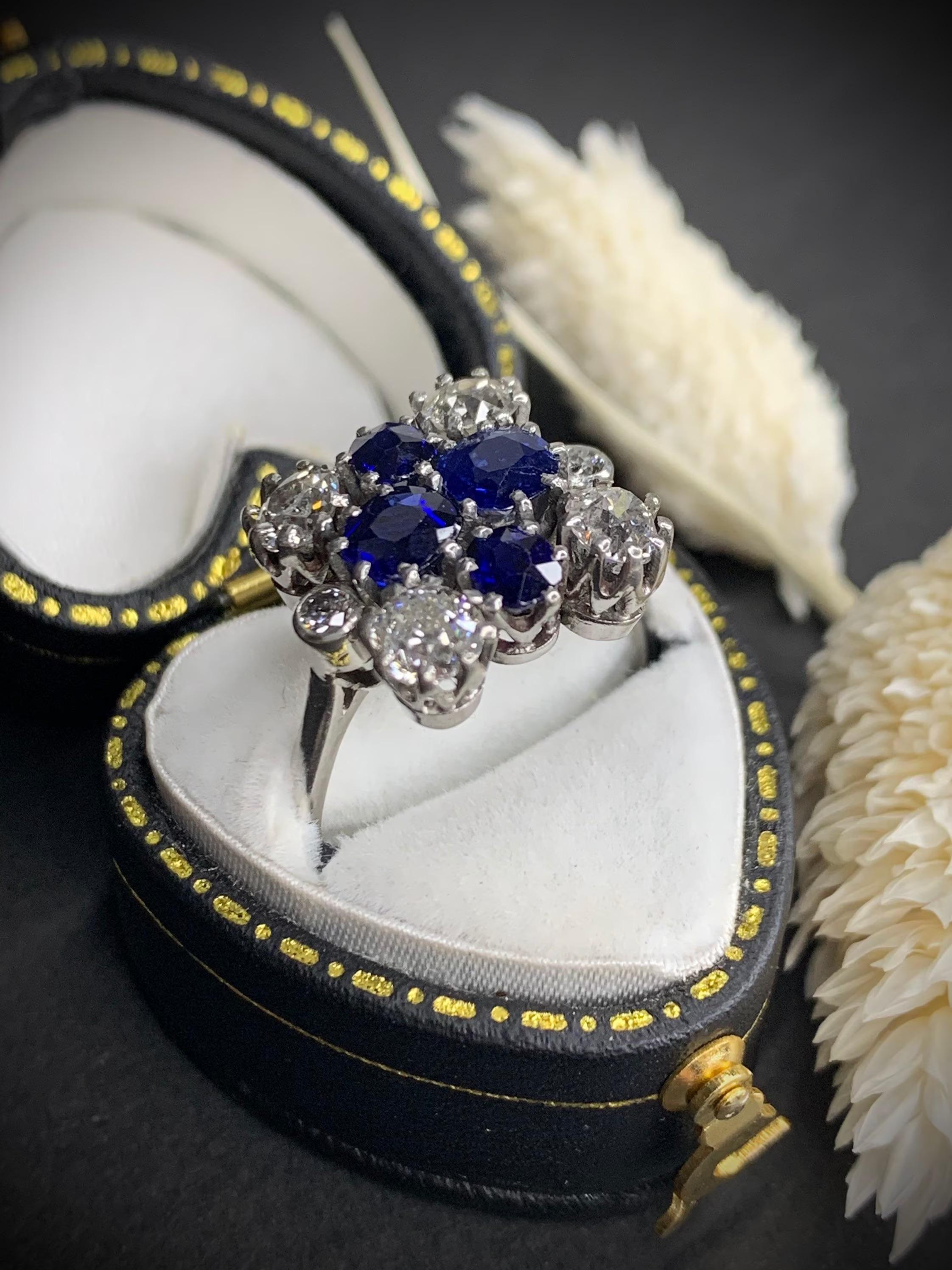 Women's or Men's Vintage 18ct White Gold Sapphire & Diamond Ring For Sale
