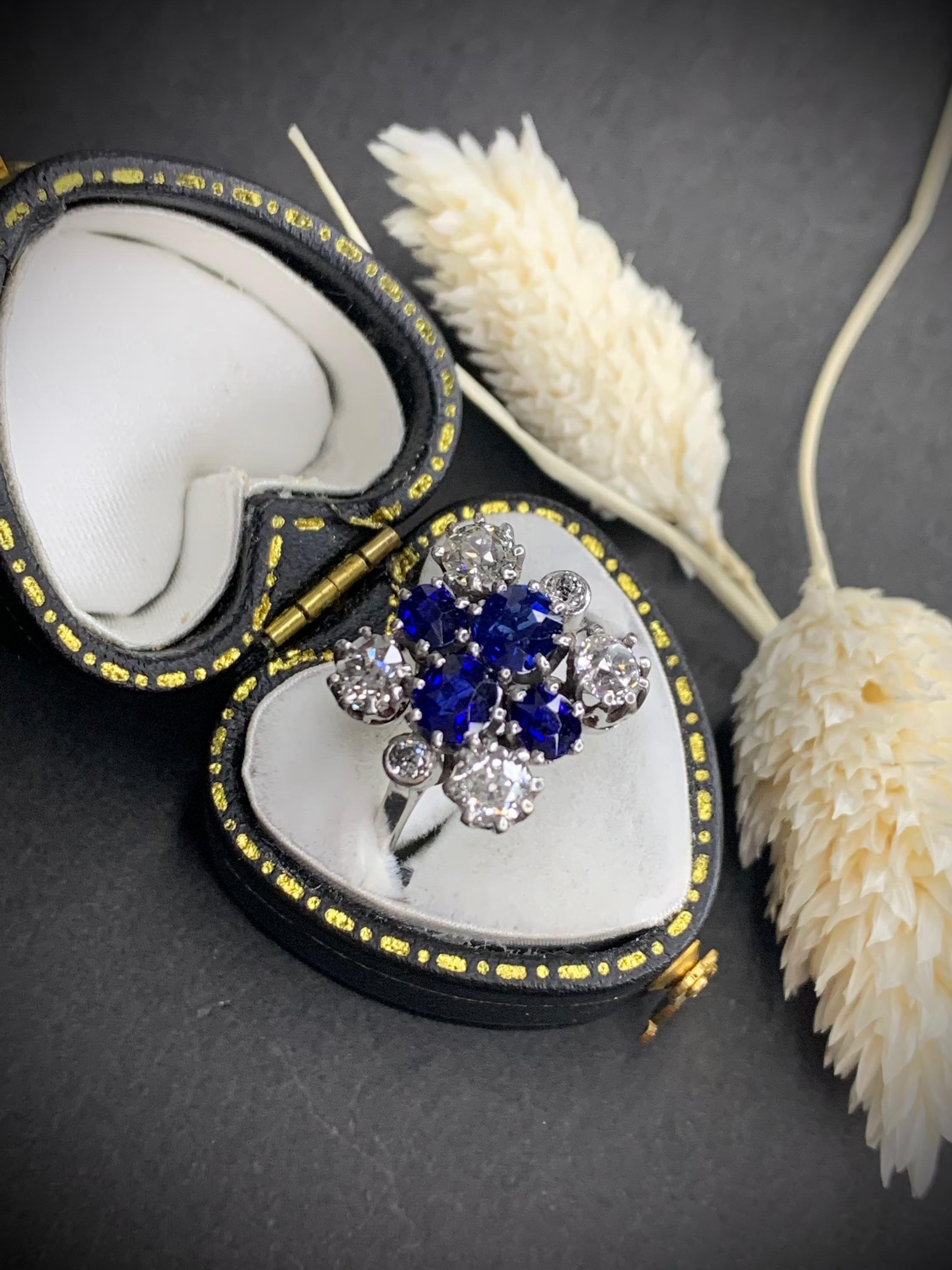 Vintage 18ct White Gold Sapphire & Diamond Ring For Sale 2