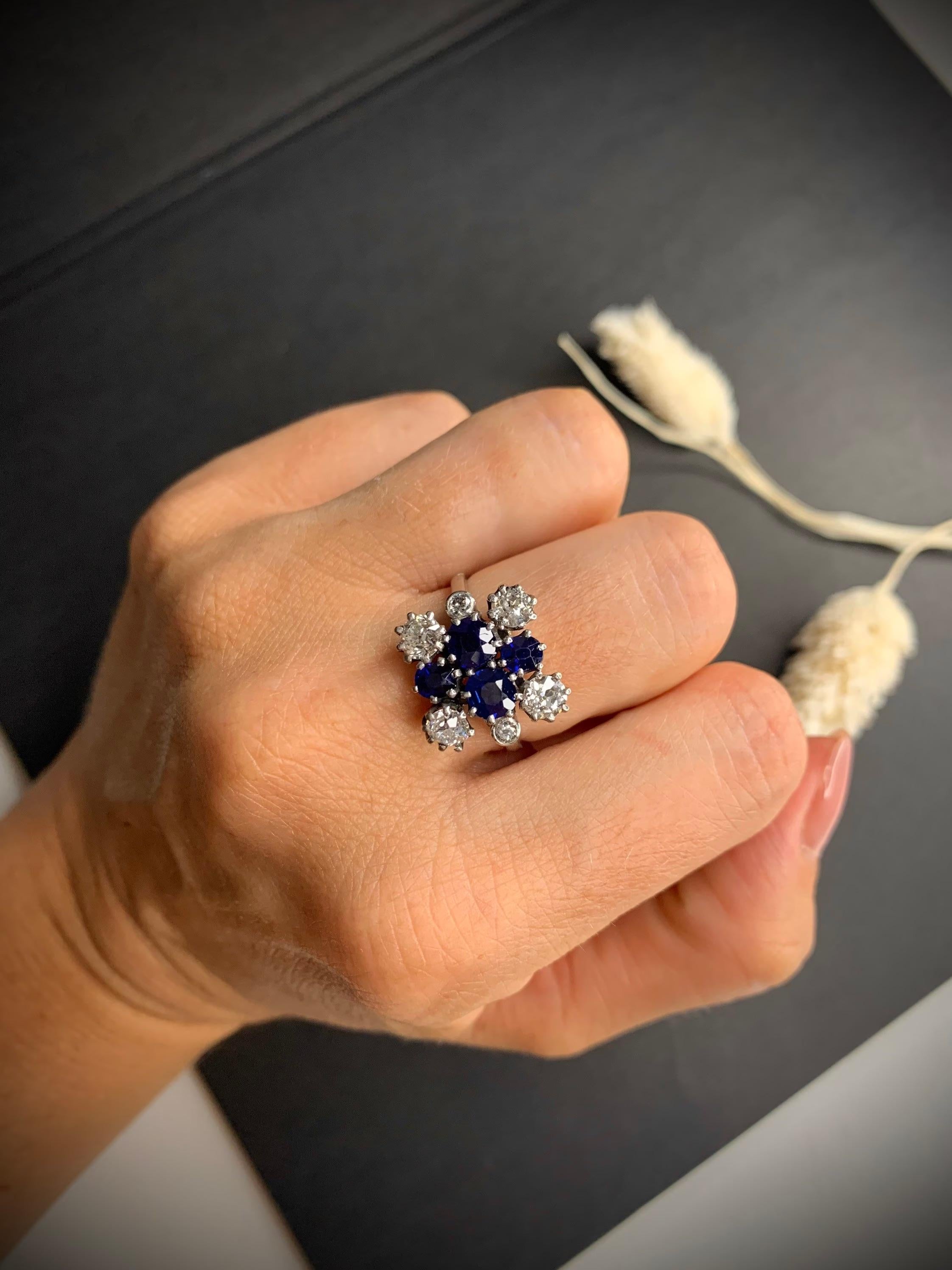 Vintage 18ct White Gold Sapphire & Diamond Ring For Sale 3