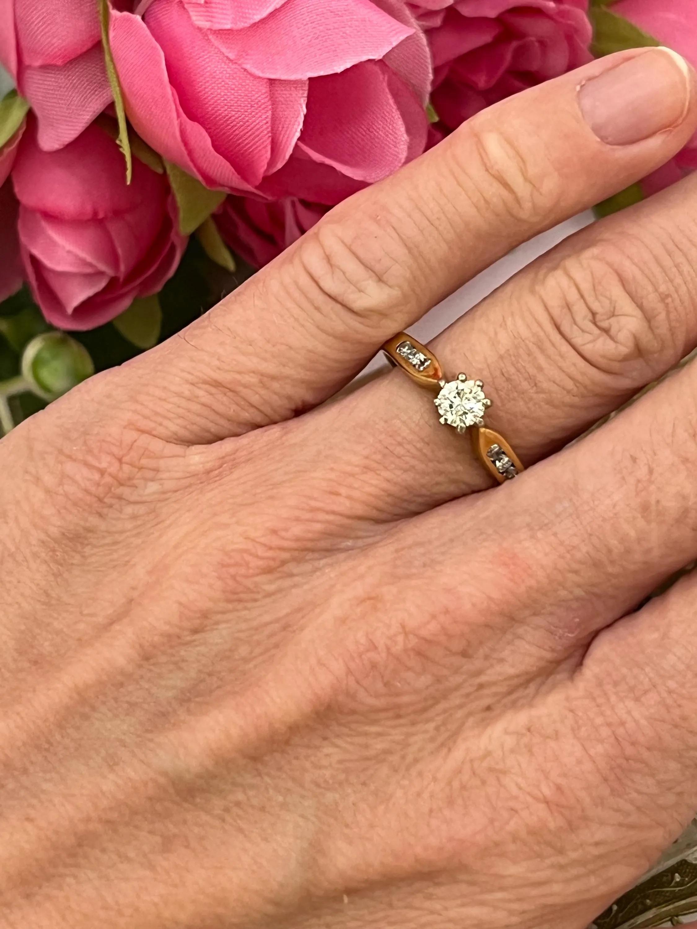 Brilliant Cut Vintage 18ct Yellow Gold 0.40 Carat Diamond Single Stone Ring Hallmarked 1989 For Sale
