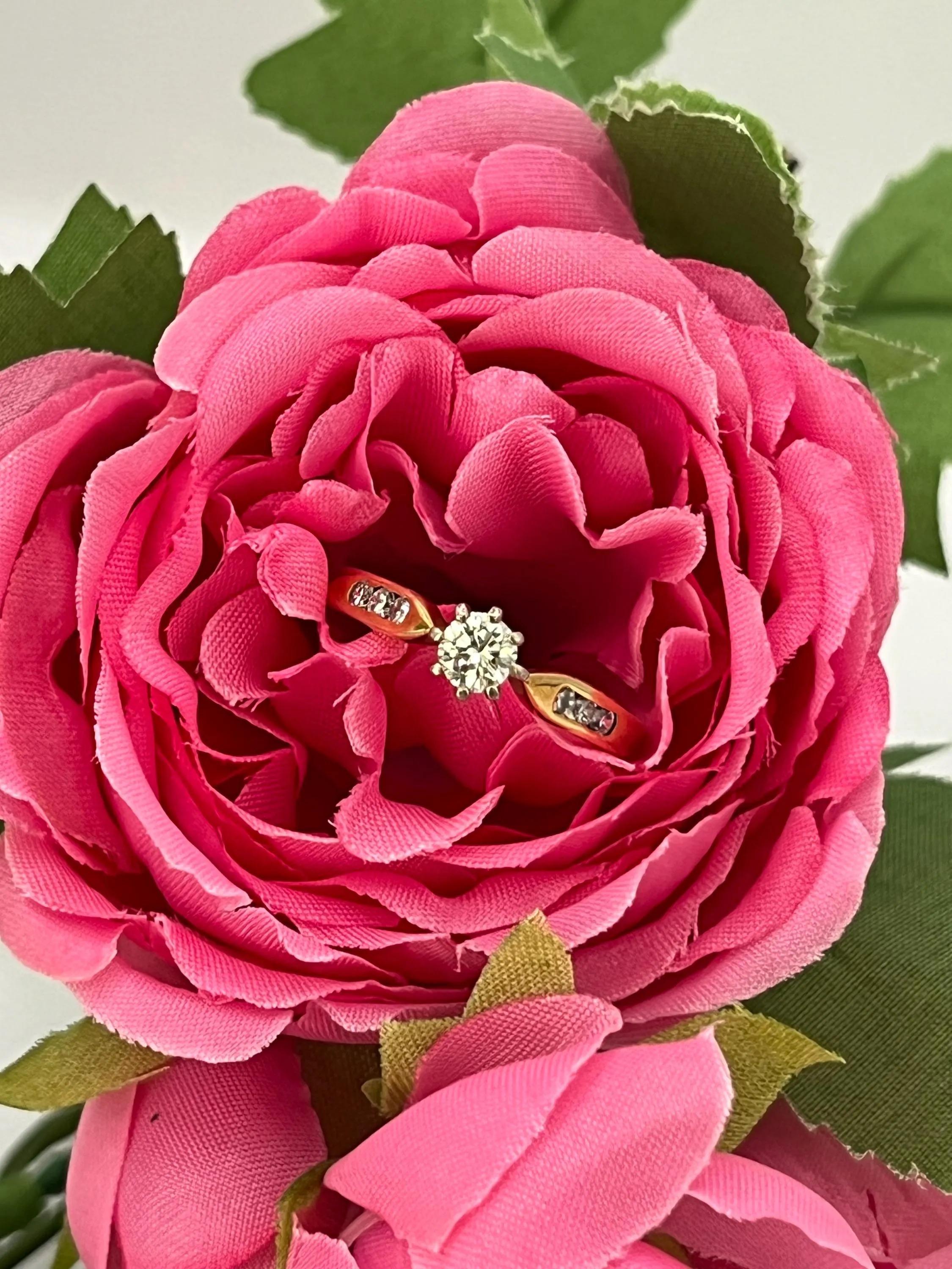 Women's or Men's Vintage 18ct Yellow Gold 0.40 Carat Diamond Single Stone Ring Hallmarked 1989 For Sale