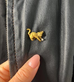 Spilla a forma di gatto vintage in oro giallo 18ct, anni '40, con sfera di perle naturali