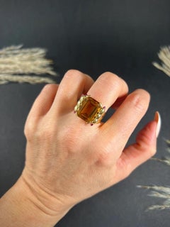 Anillo de cóctel vintage de oro amarillo de 18 ct de los años 40 con citrino y rubí cabujón