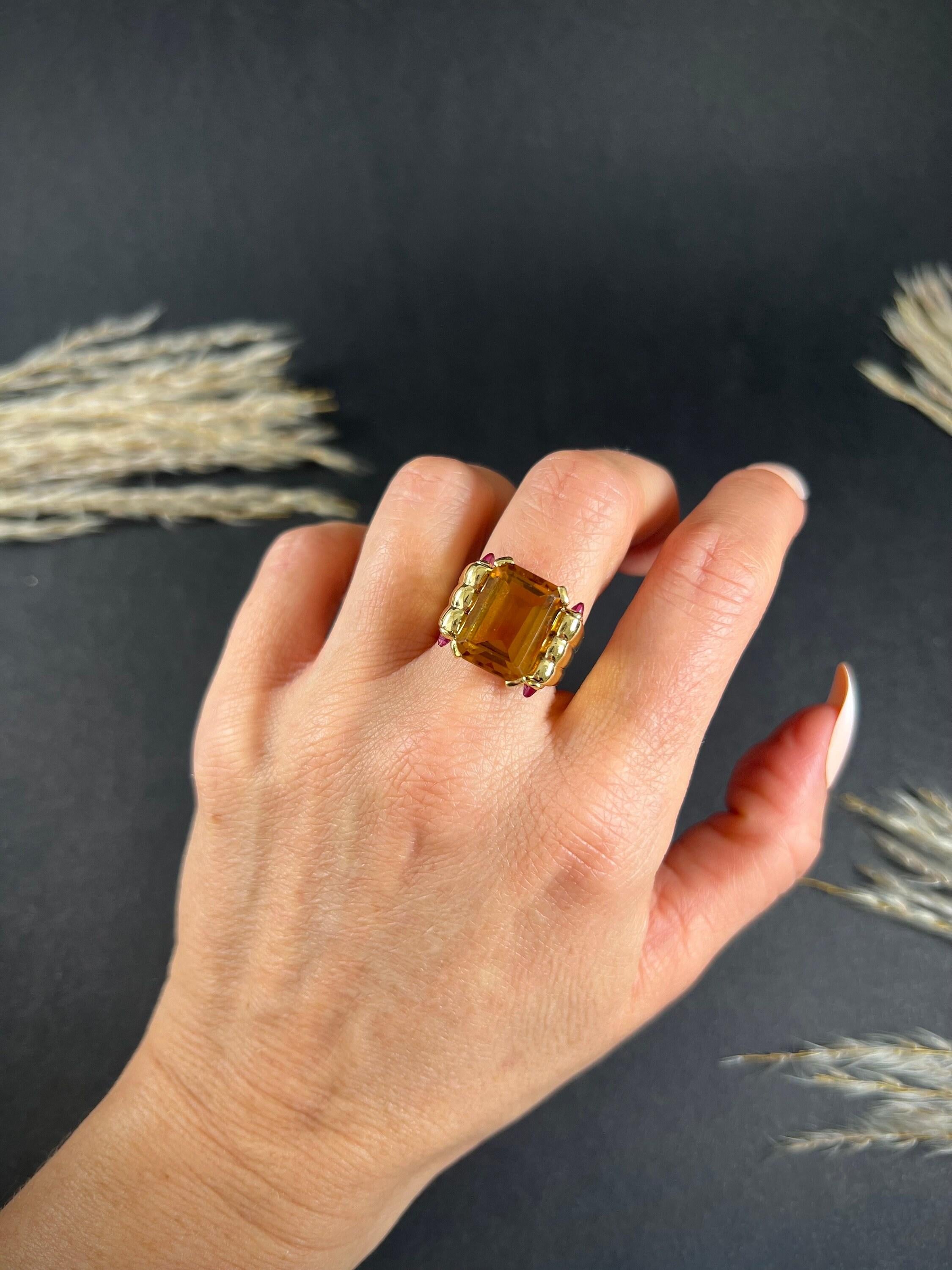 Emerald Cut Vintage 18ct Yellow Gold 1940s Citrine & Cabochon Ruby Cocktail Ring For Sale