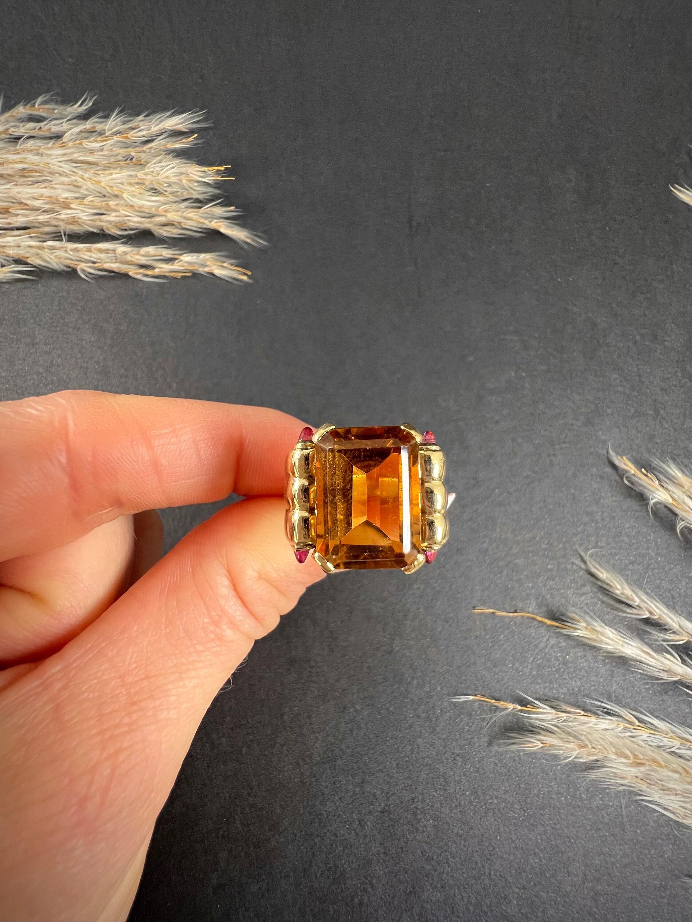 Women's or Men's Vintage 18ct Yellow Gold 1940s Citrine & Cabochon Ruby Cocktail Ring For Sale