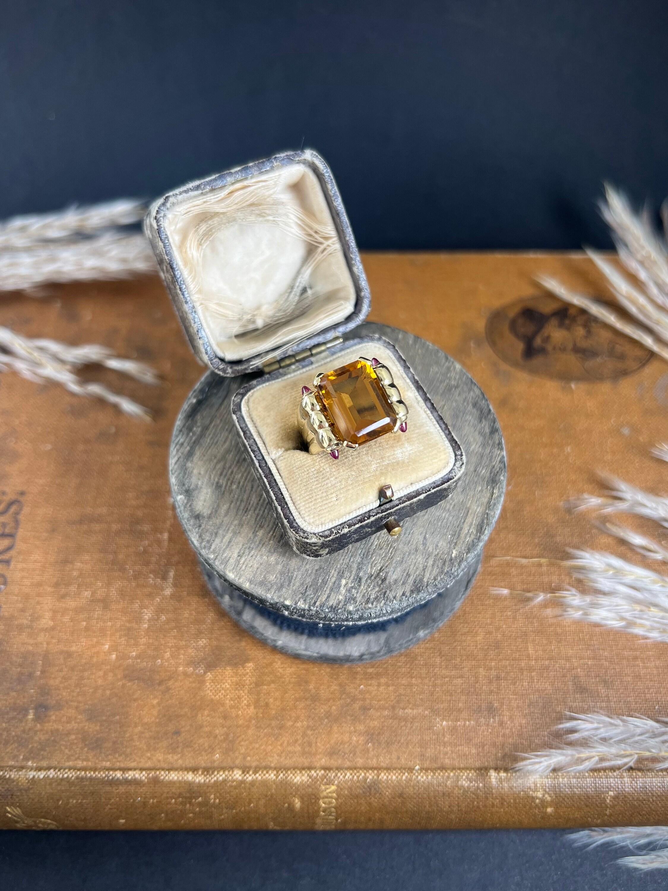 Vintage 18ct Yellow Gold 1940s Citrine & Cabochon Ruby Cocktail Ring For Sale 4