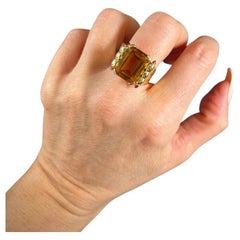 Anillo de cóctel vintage de oro amarillo de 18 ct de los años 40 con citrino y rubí cabujón
