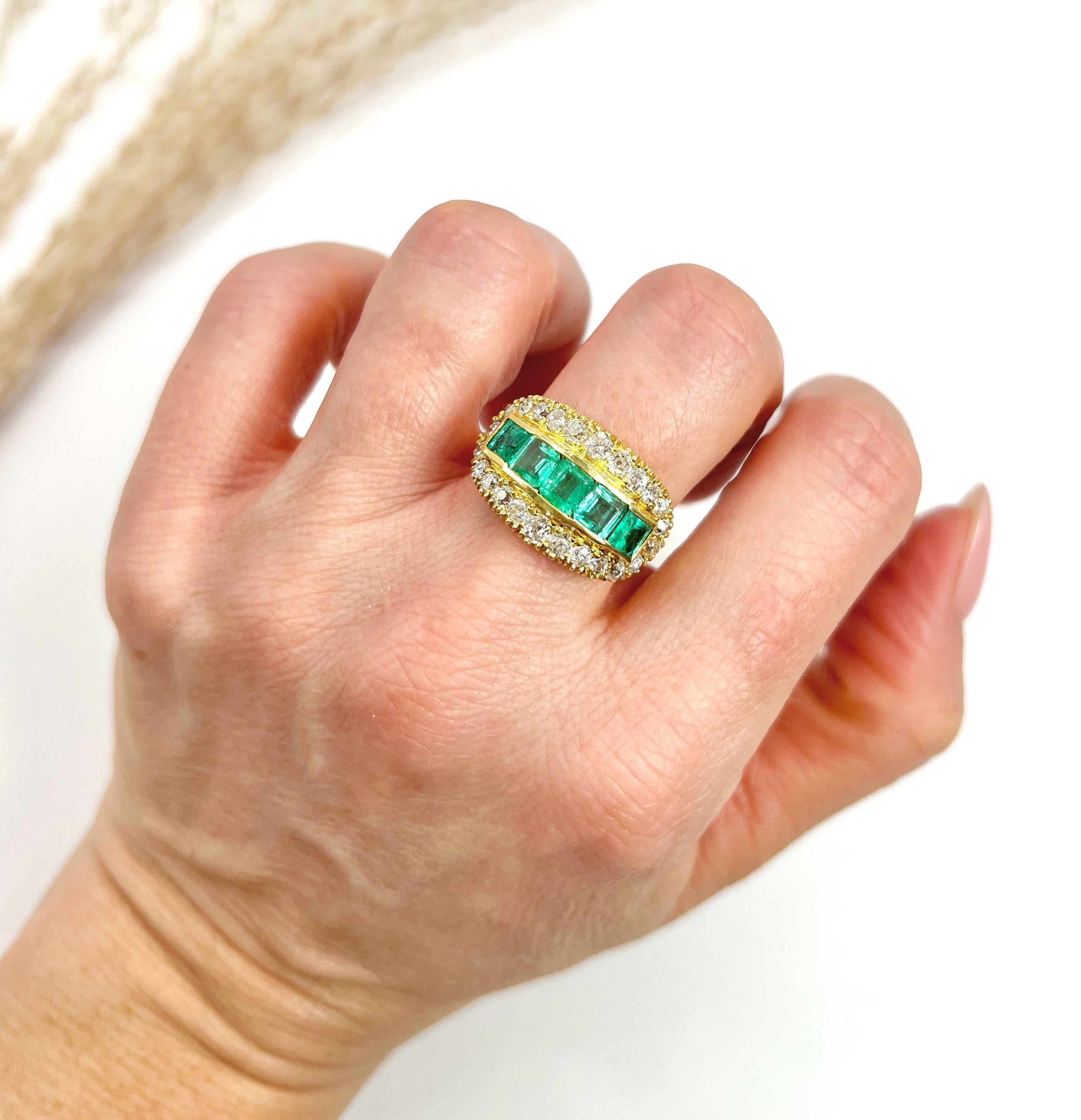 Vintage 18ct Yellow Gold, 1940s Emerald & Diamond Five Stone Ring In Good Condition For Sale In Brighton, GB