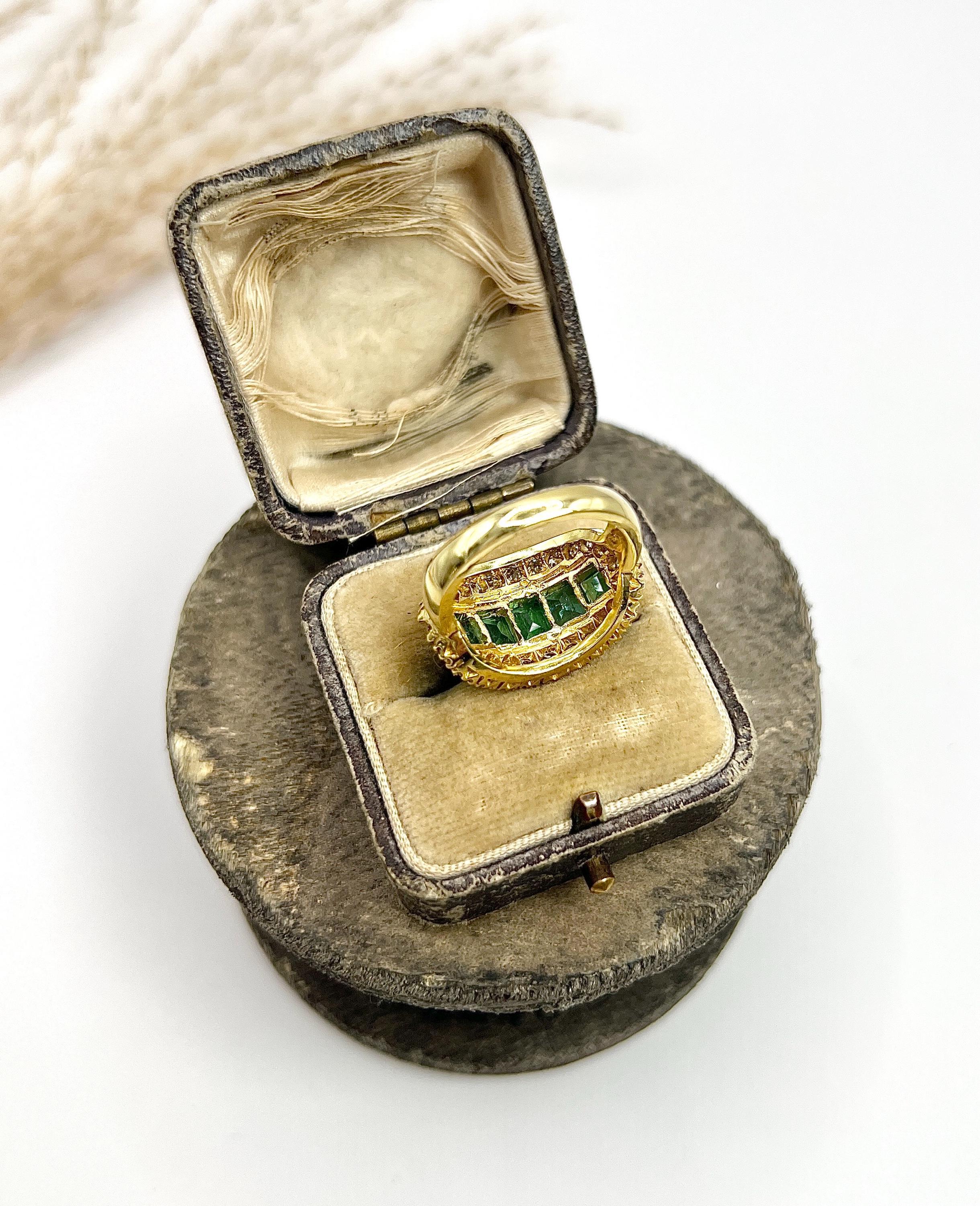 Vintage 18ct Yellow Gold, 1940s Emerald & Diamond Five Stone Ring For Sale 1