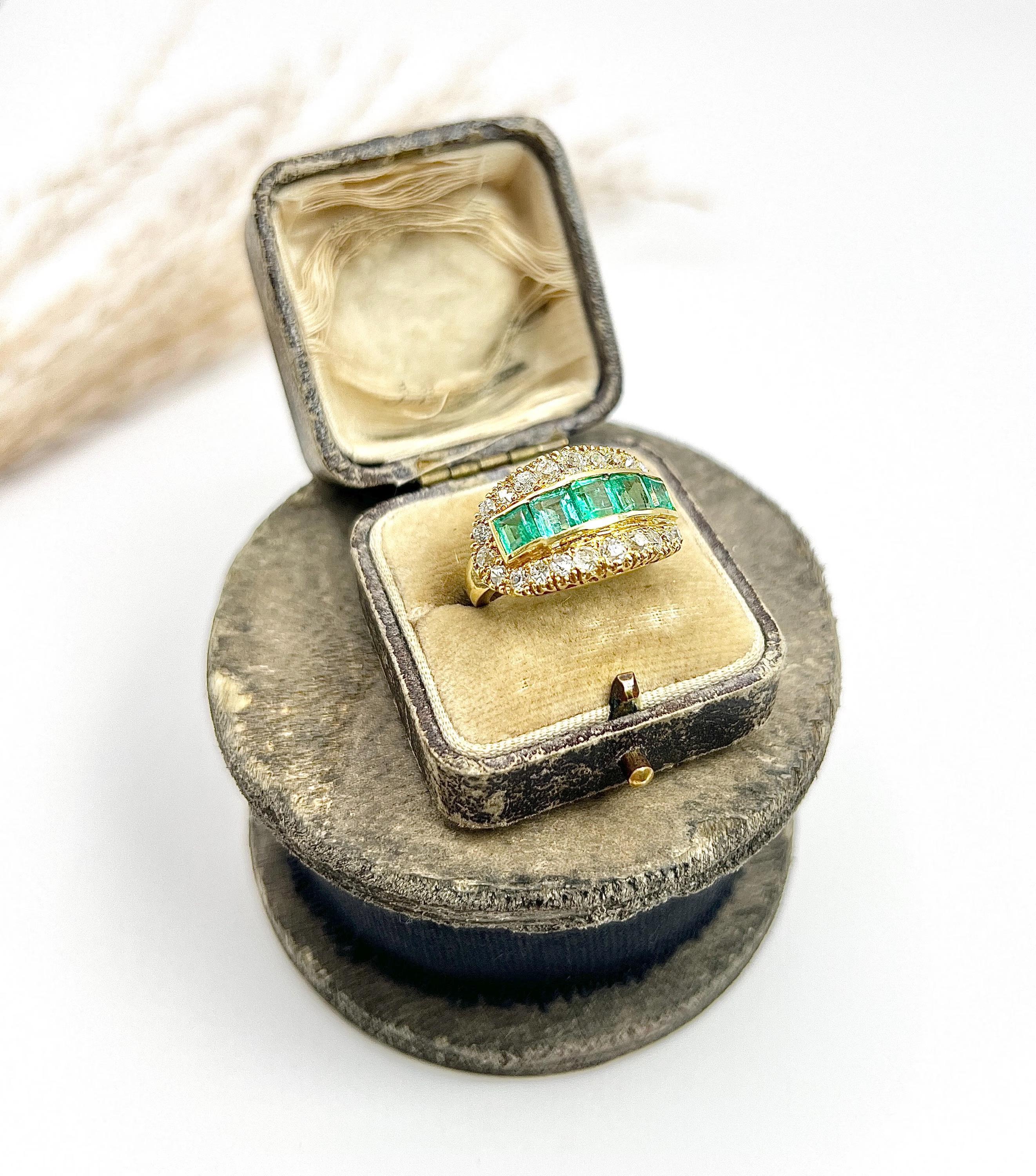 Vintage 18ct Yellow Gold, 1940s Emerald & Diamond Five Stone Ring For Sale 3