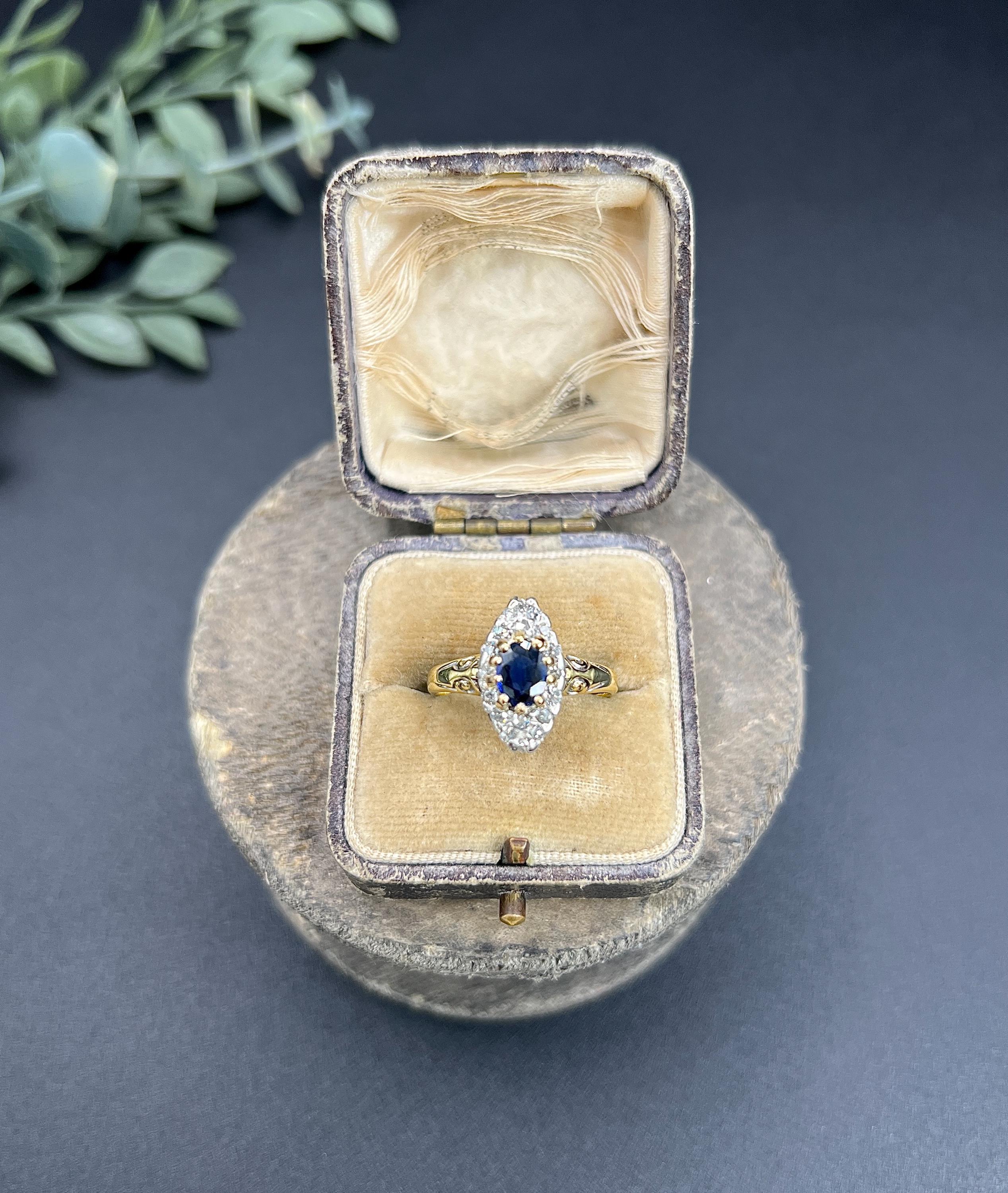 Vintage 18ct Yellow Gold, 1940s Natural Sapphire & Diamond Marquise Ring en vente 1