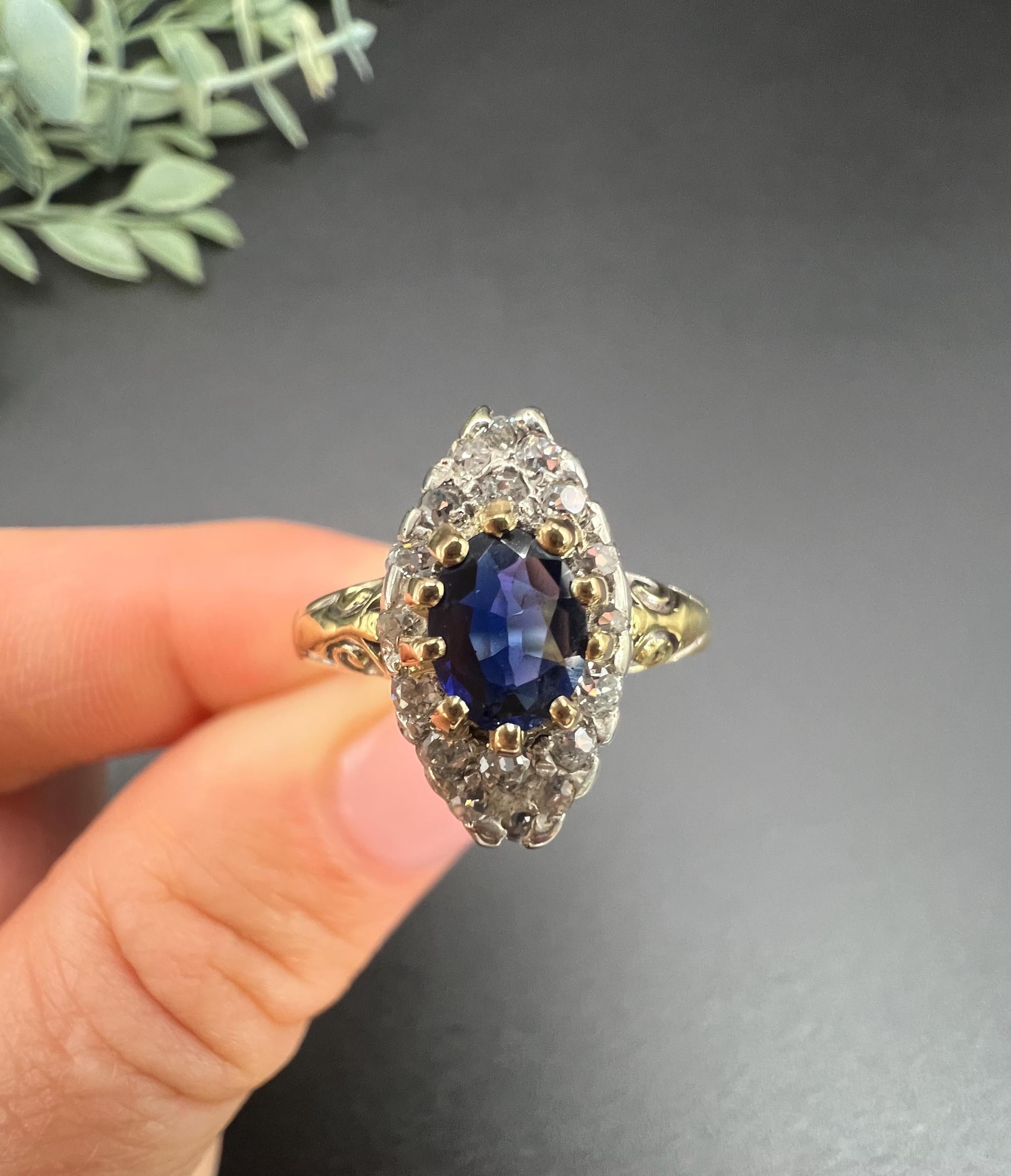 Vintage 18ct Yellow Gold, 1940s Natural Sapphire & Diamond Marquise Ring en vente 4