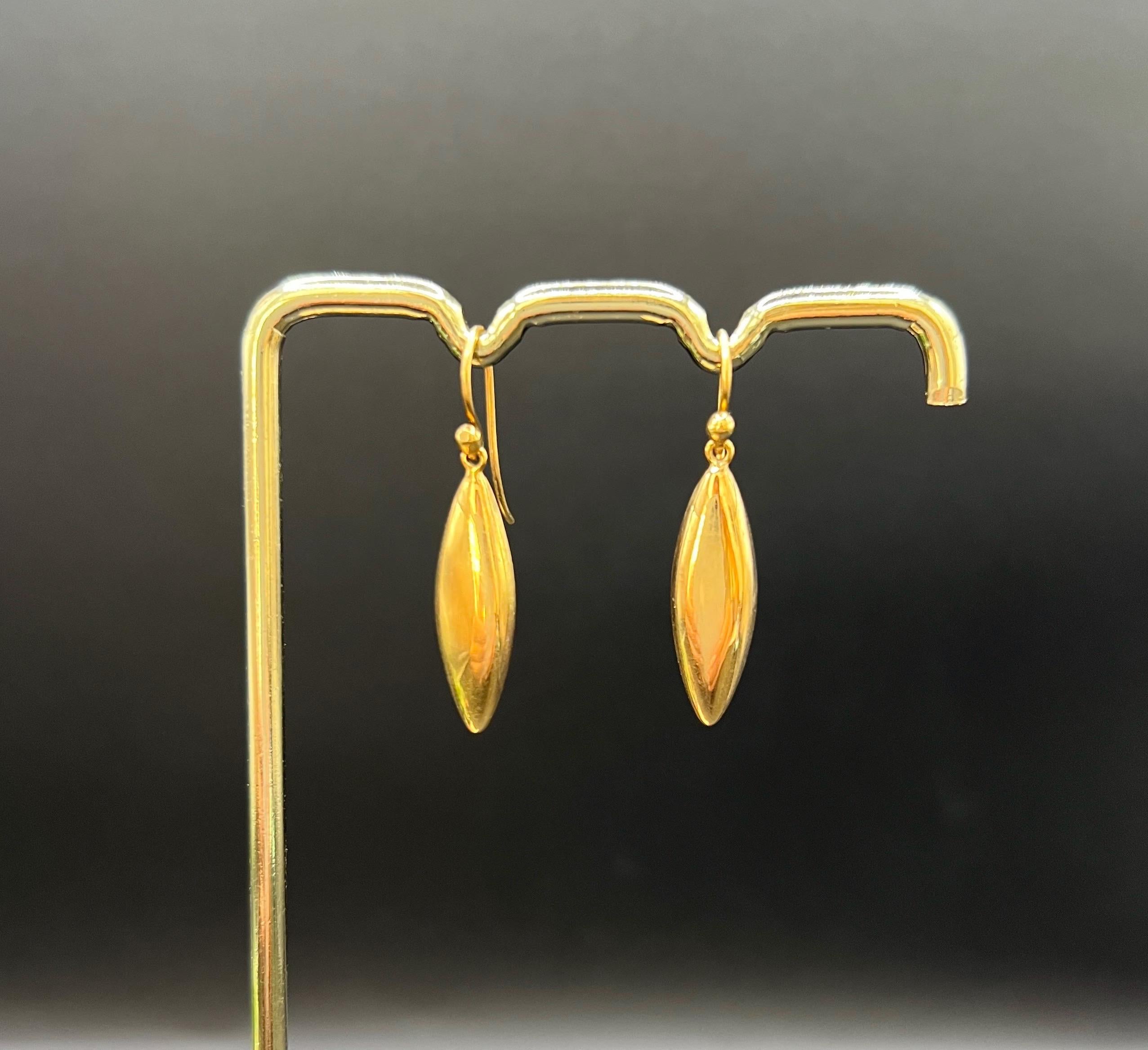 Boucles d'oreilles pendantes Torpedo en or jaune 18ct, années 1940 en vente 3