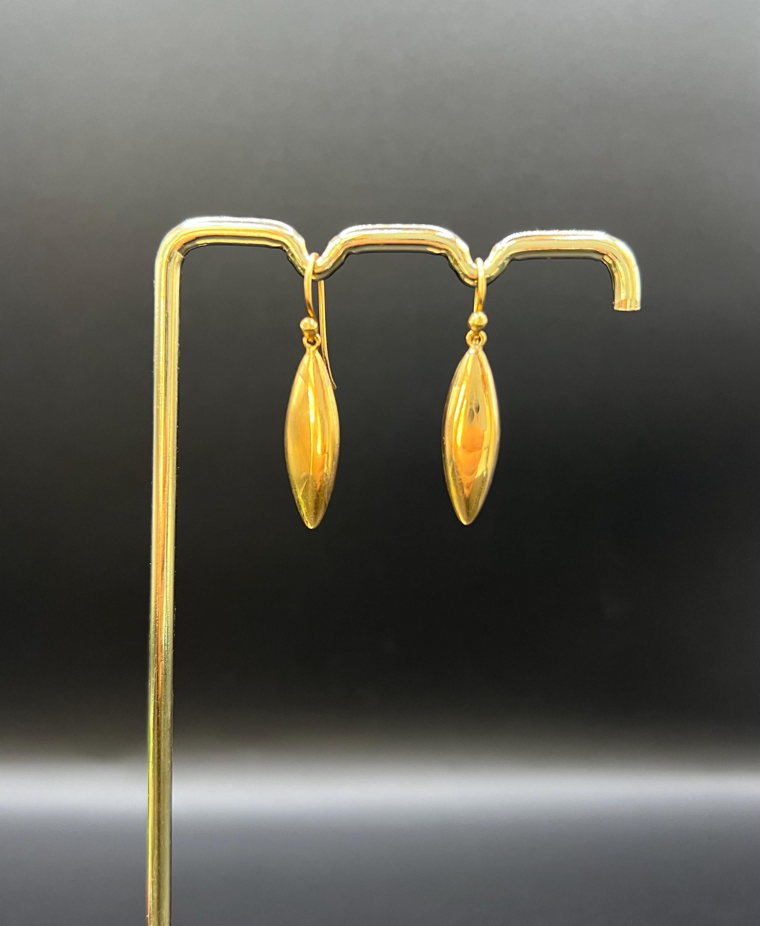 Boucles d'oreilles pendantes Torpedo en or jaune 18ct, années 1940 en vente 4