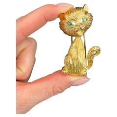 Vintage 18ct Yellow Gold, 1960s Large Cat Brooch with Natural Emerald Eyes